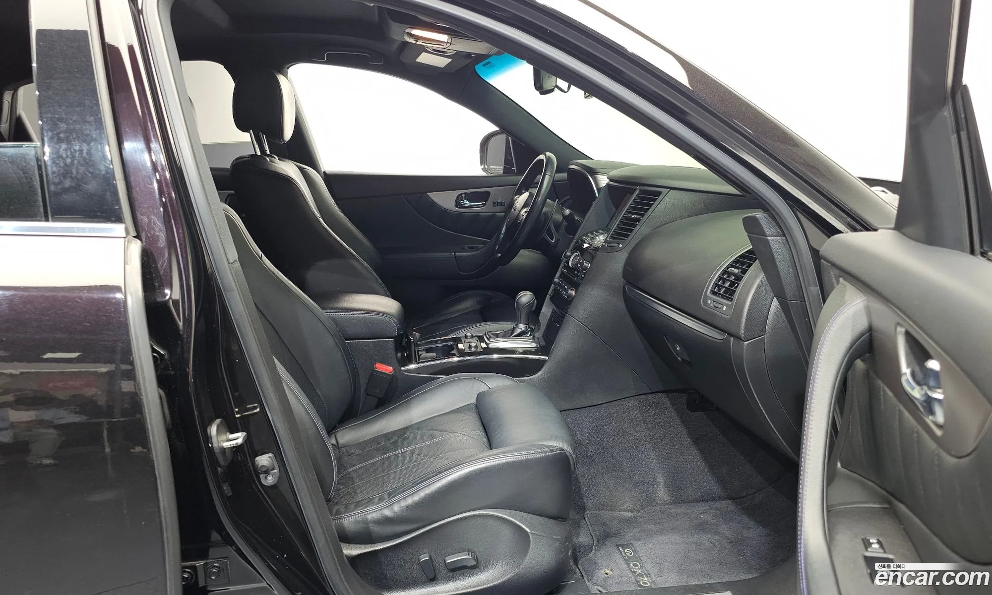 Infiniti QX70