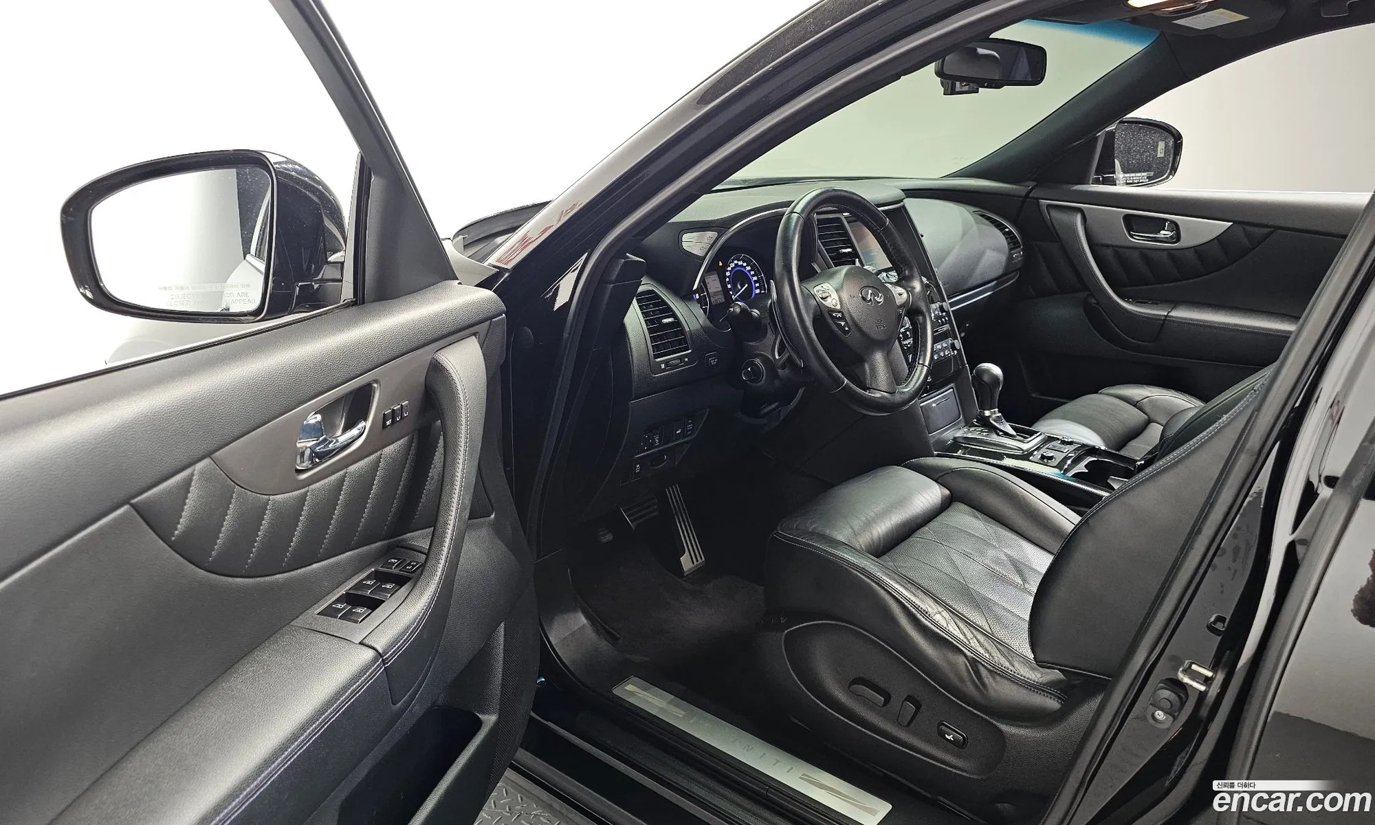 Infiniti QX70