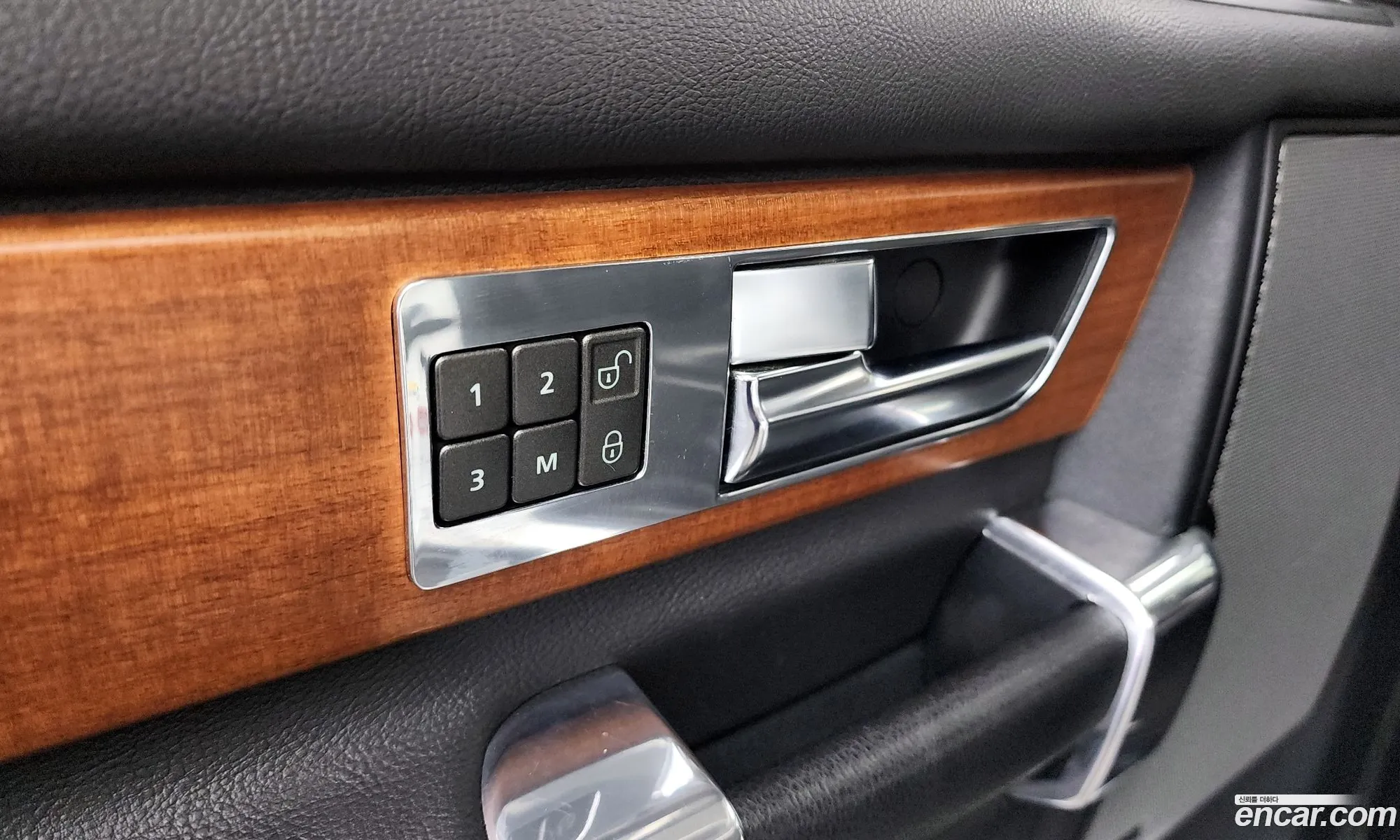 Land Rover Discovery 4 2013 SALLAAAG6DA675892 — 16