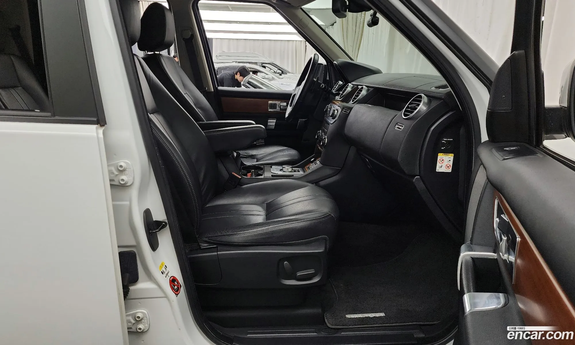 Land Rover Discovery 4 2013 SALLAAAG6DA675892 — 24