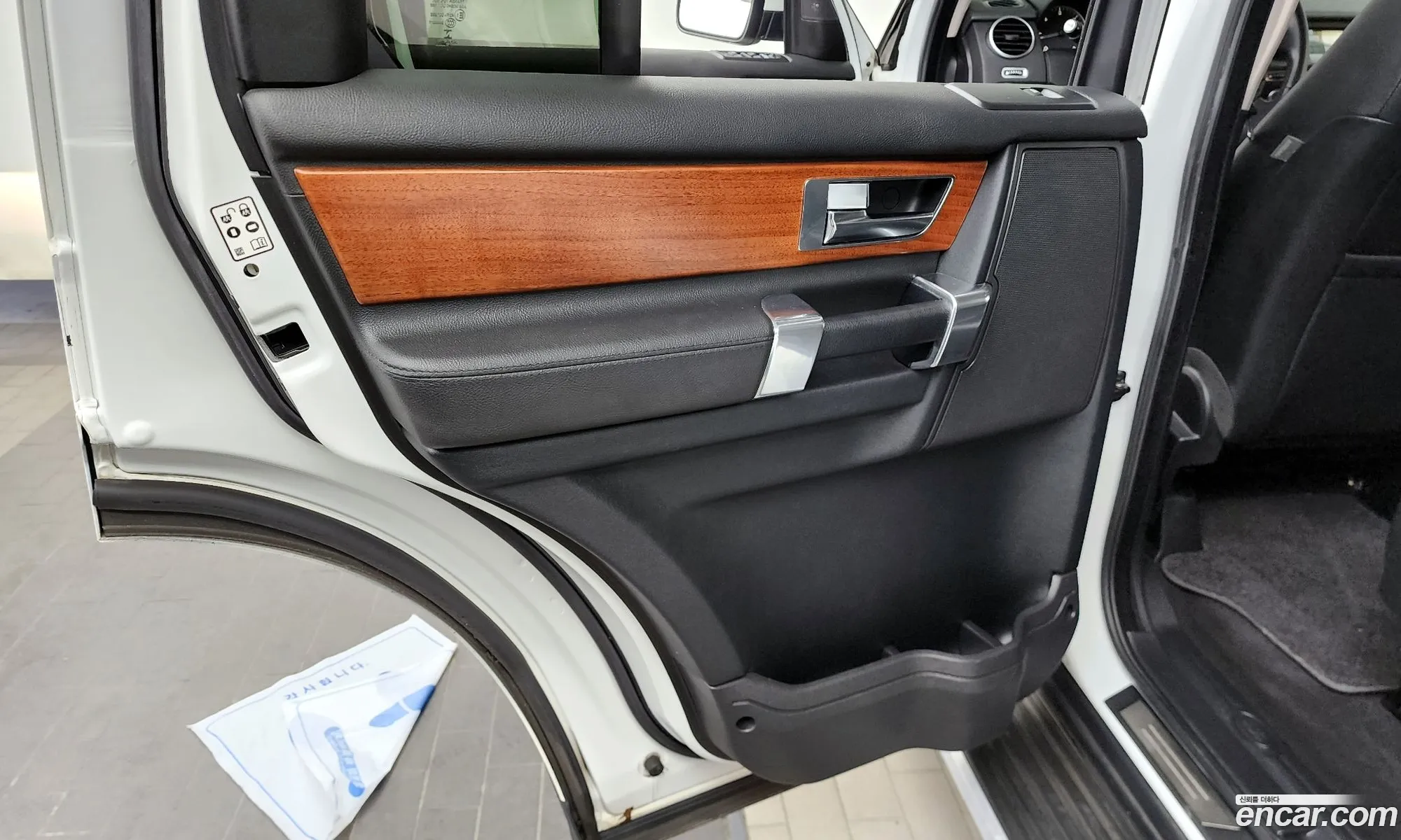 Land Rover Discovery 4 2013 SALLAAAG6DA675892 — 18