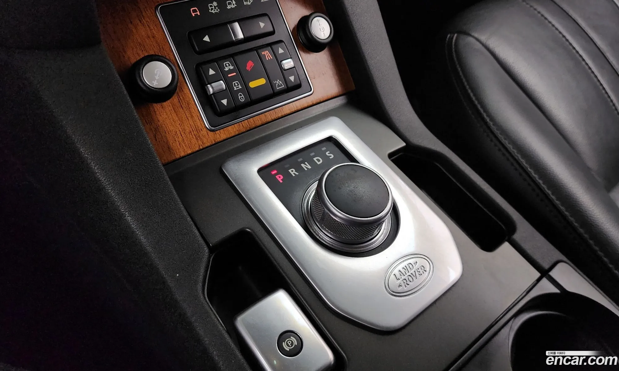 Land Rover Discovery 4 2013 SALLAAAG6DA675892 — 26