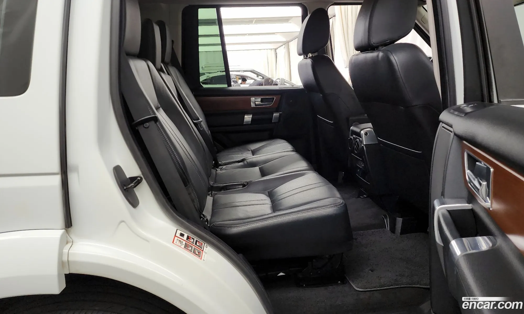 Land Rover Discovery 4 2013 SALLAAAG6DA675892 — 31