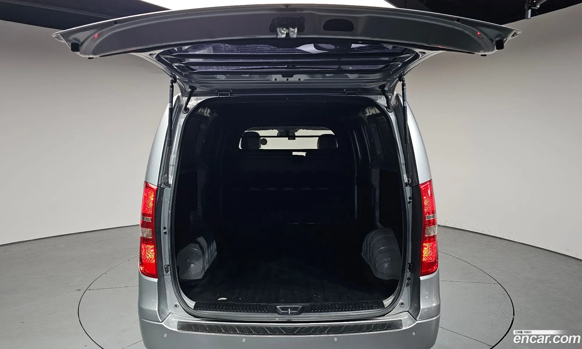 Hyundai Grand Starex 2017 — 15