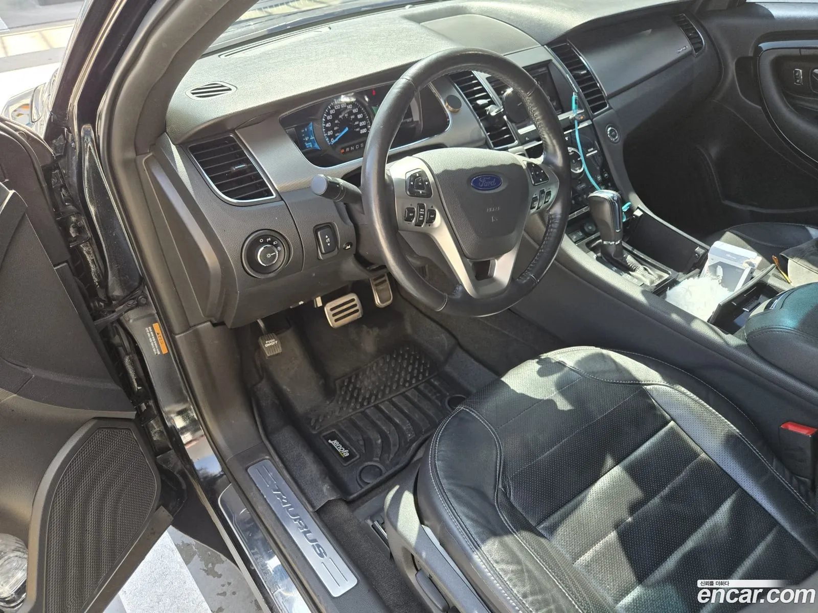 Ford Taurus 2015 — 2