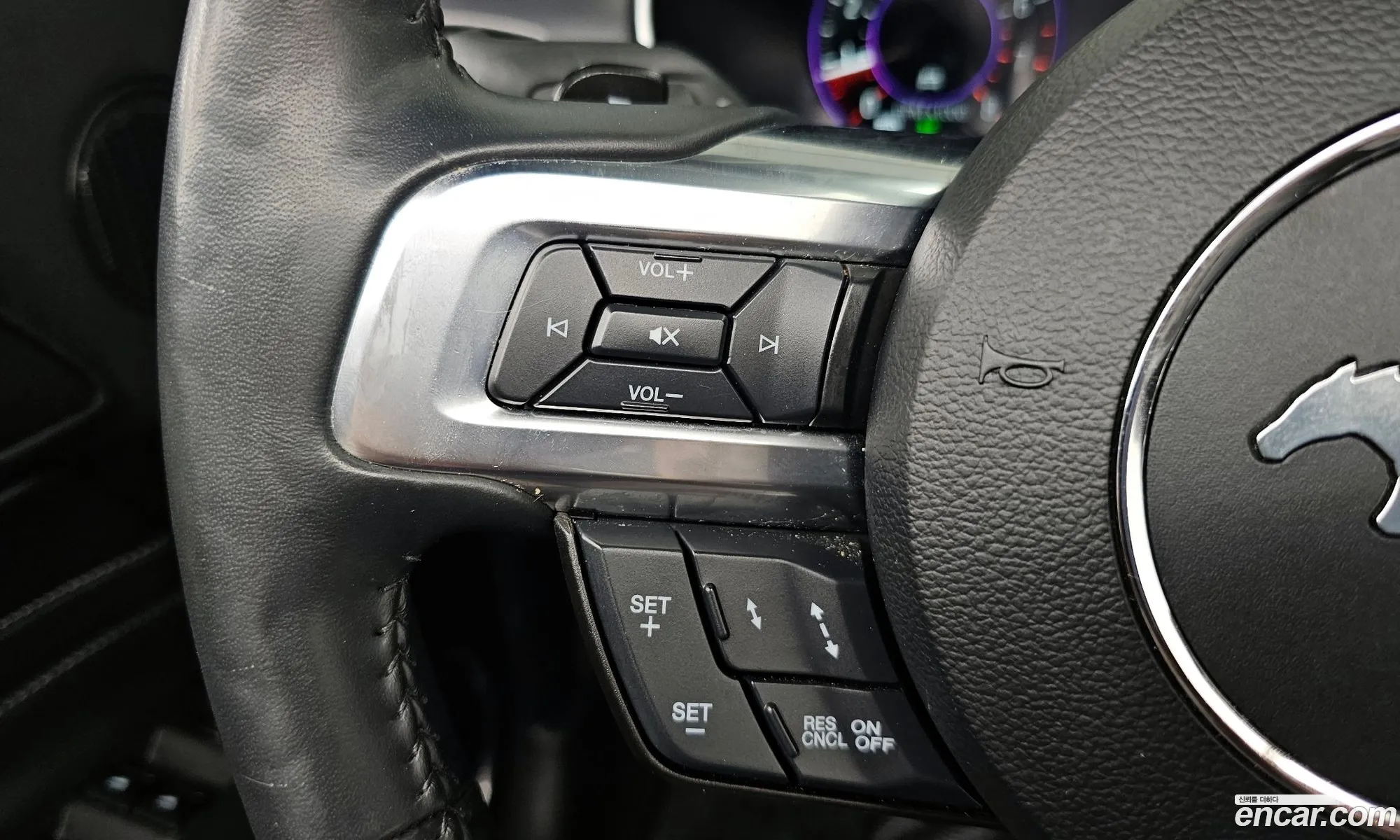 Ford Mustang 2022 — 40