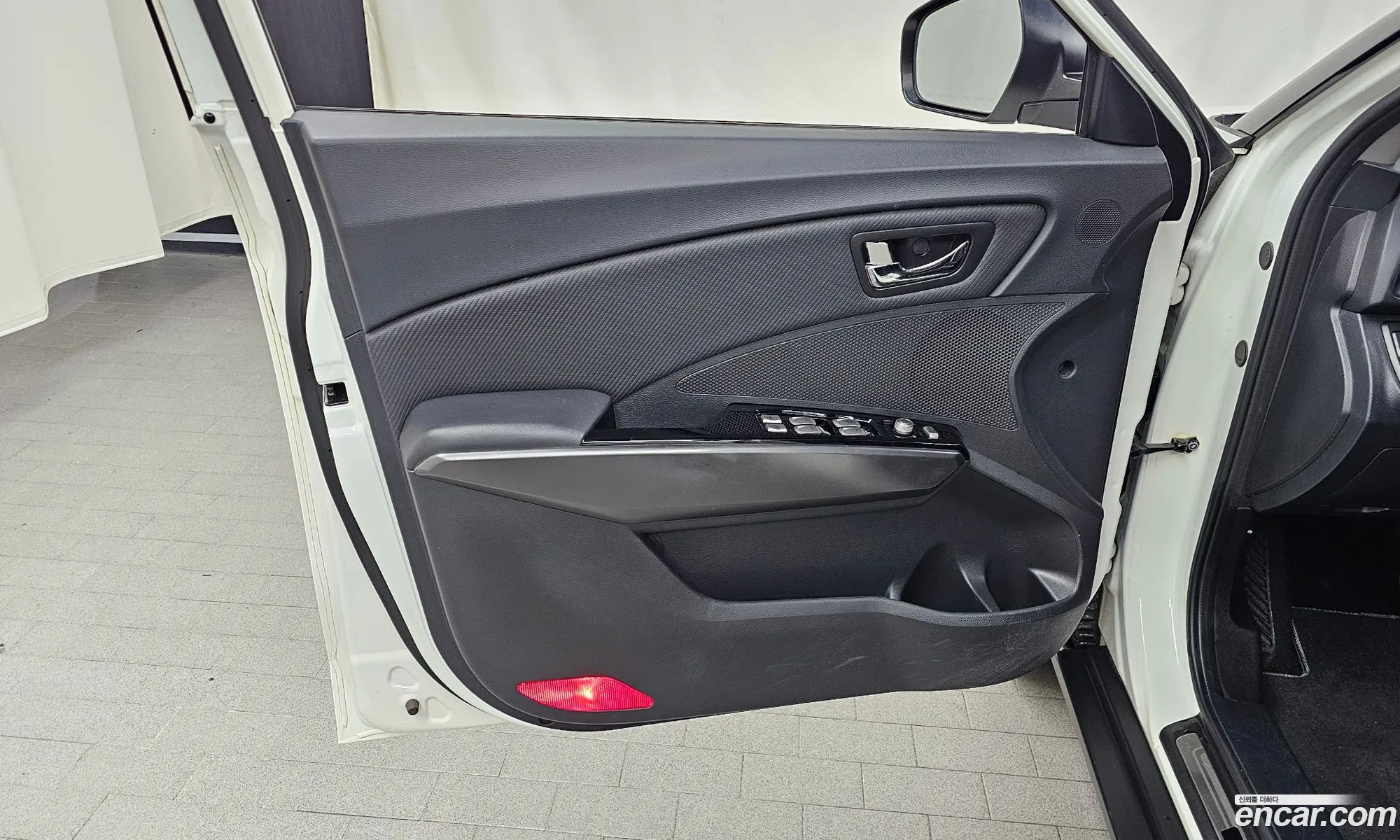KG Mobility (SsangYong) Tivoli Air 2017 — 29