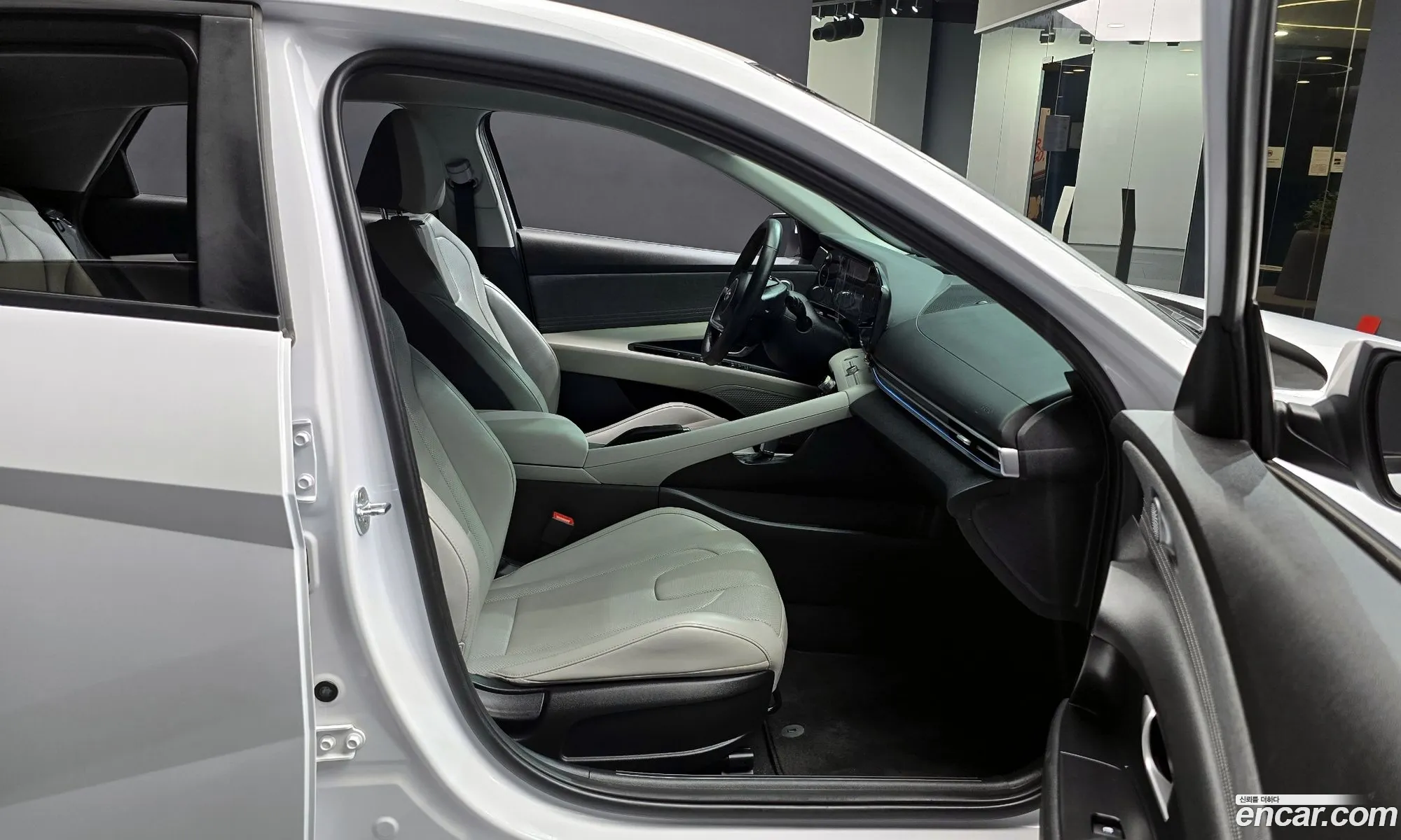 Hyundai Elantra 2021 — 16