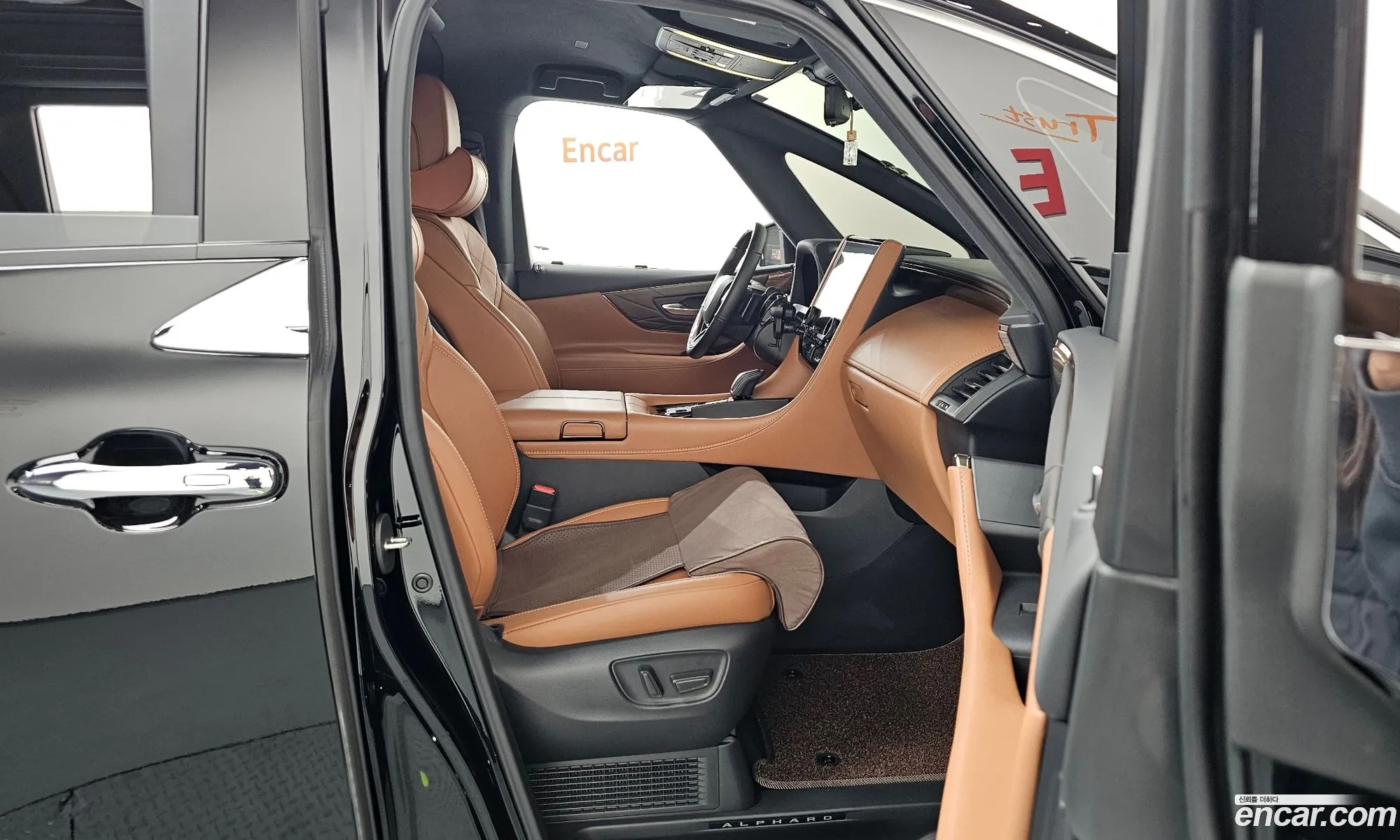 Toyota Alphard 2025 — 16