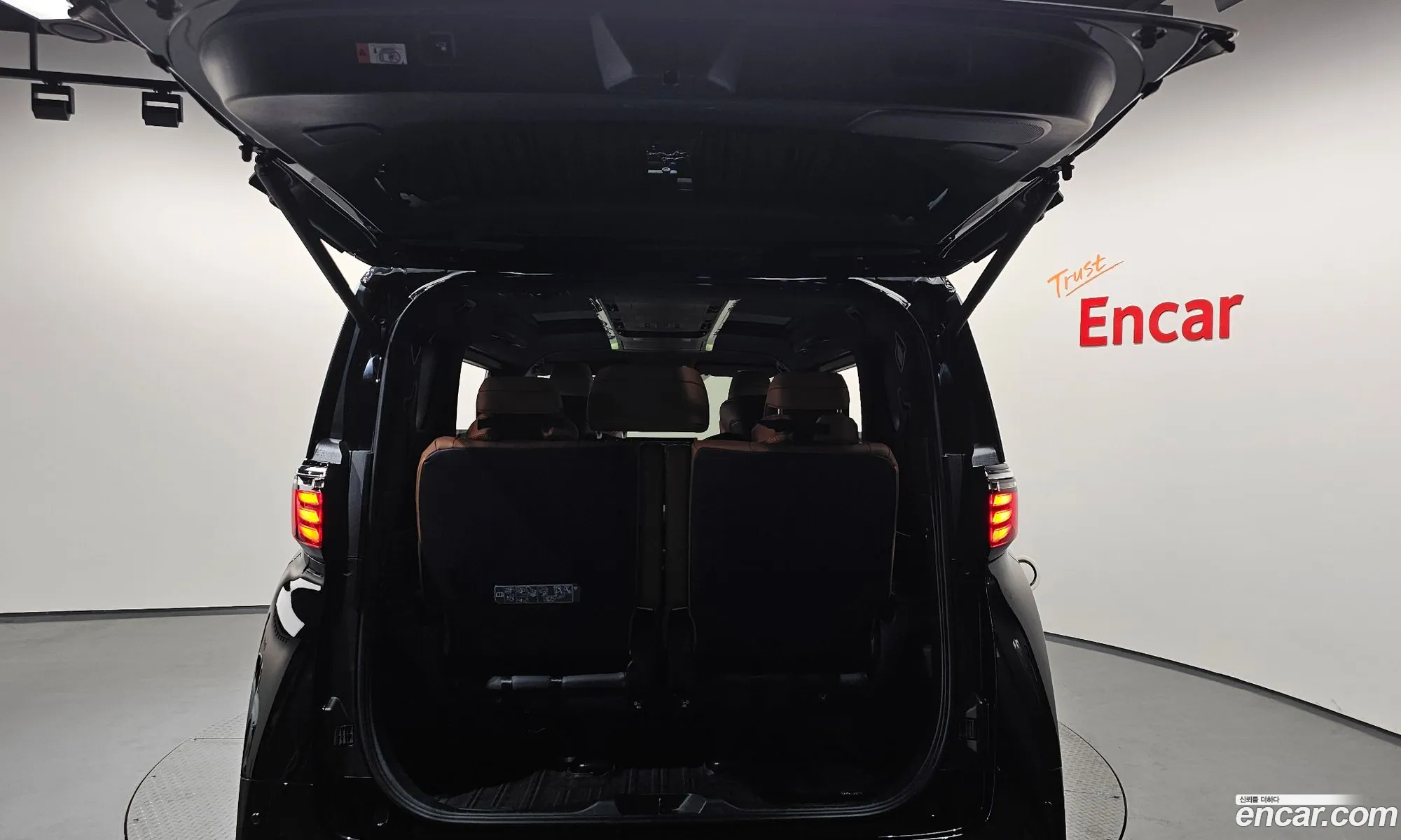 Toyota Alphard 2025 — 17
