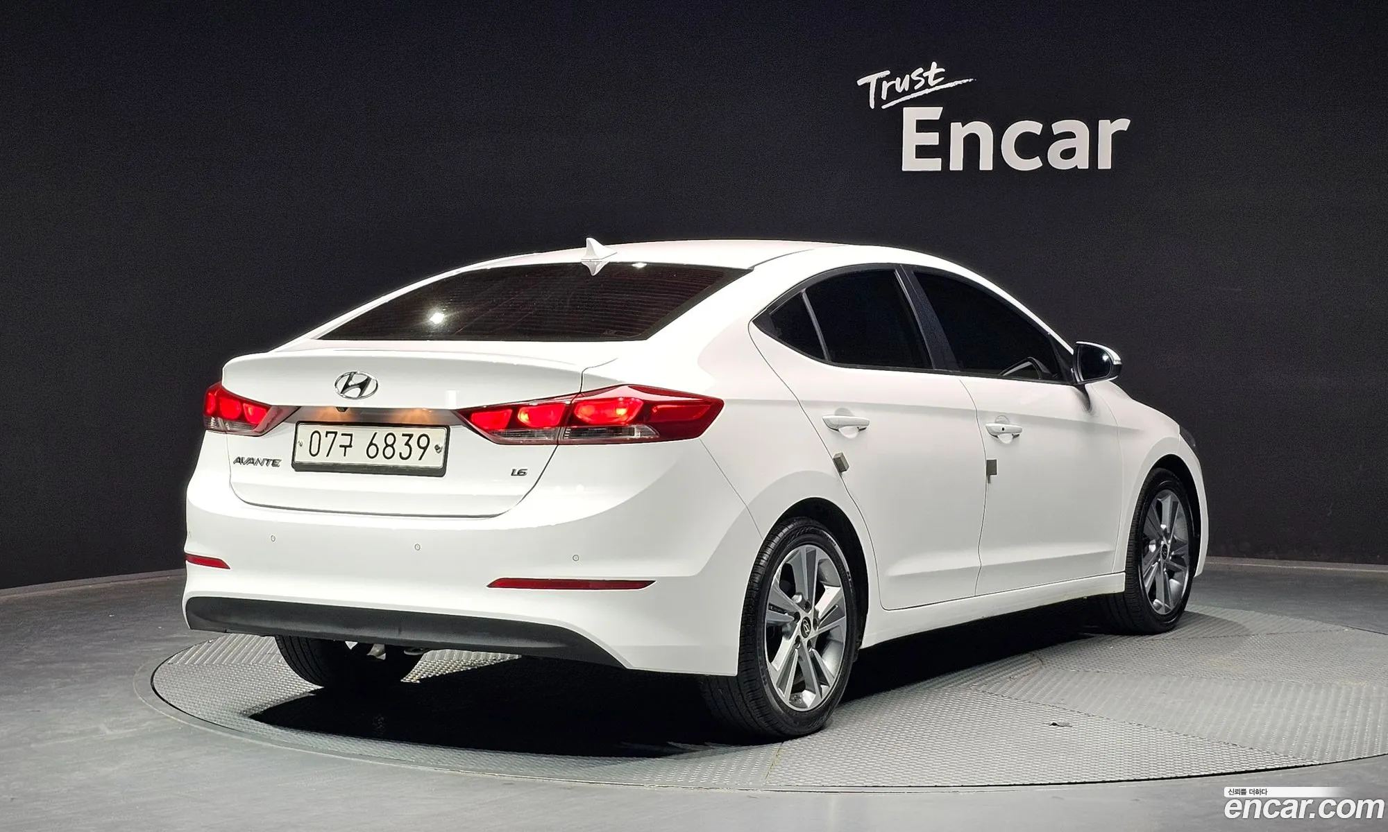 Hyundai Elantra AD 2017 — 19