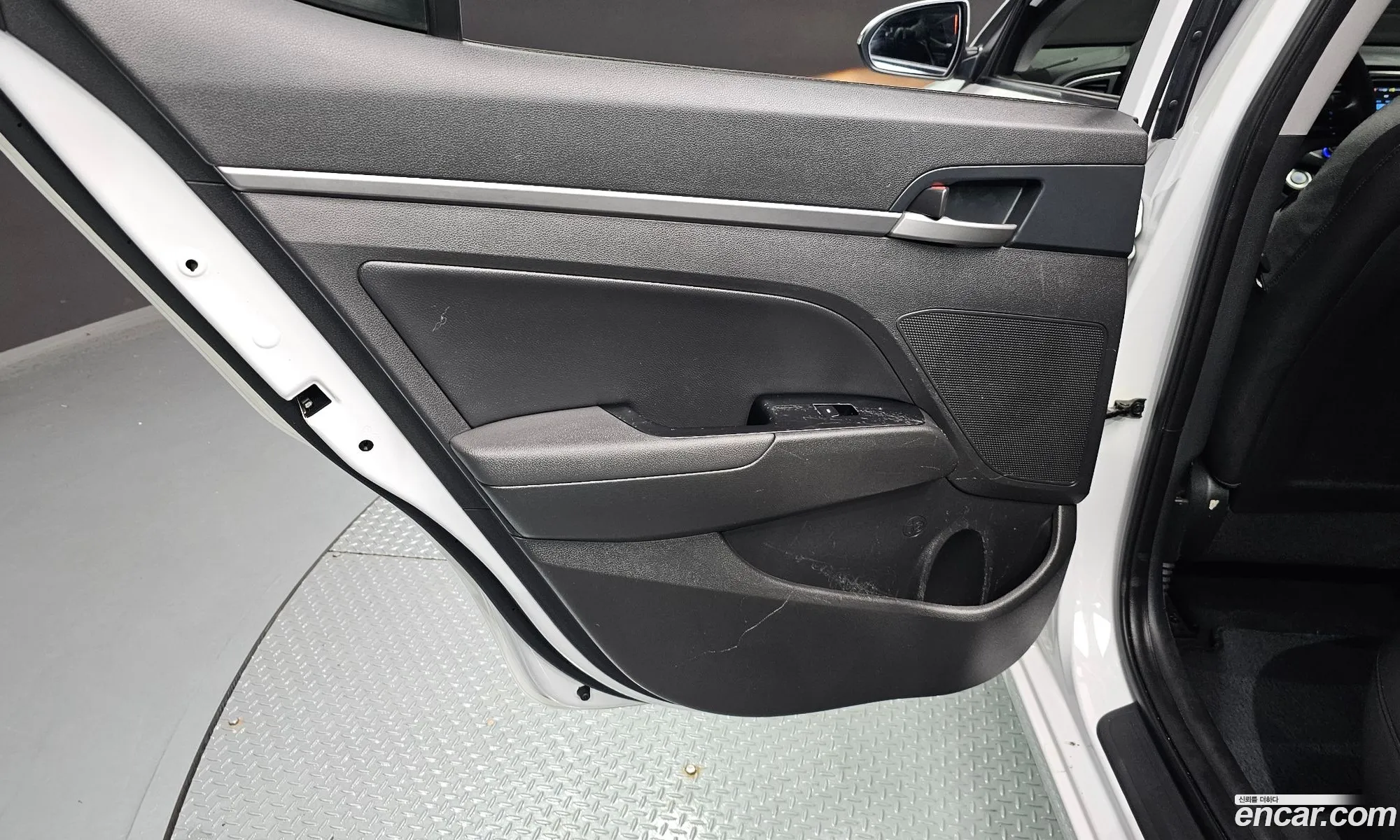 Hyundai Elantra AD 2017 — 27