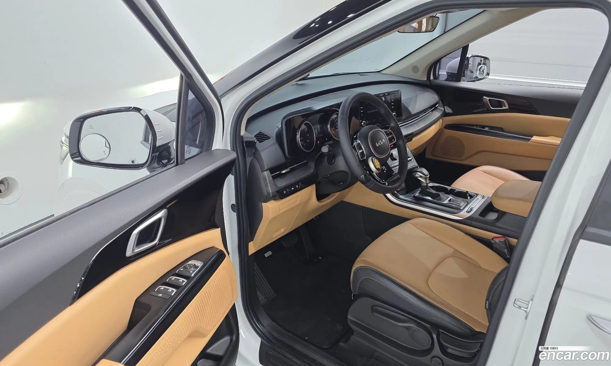 Kia Carnival 2023 — 17