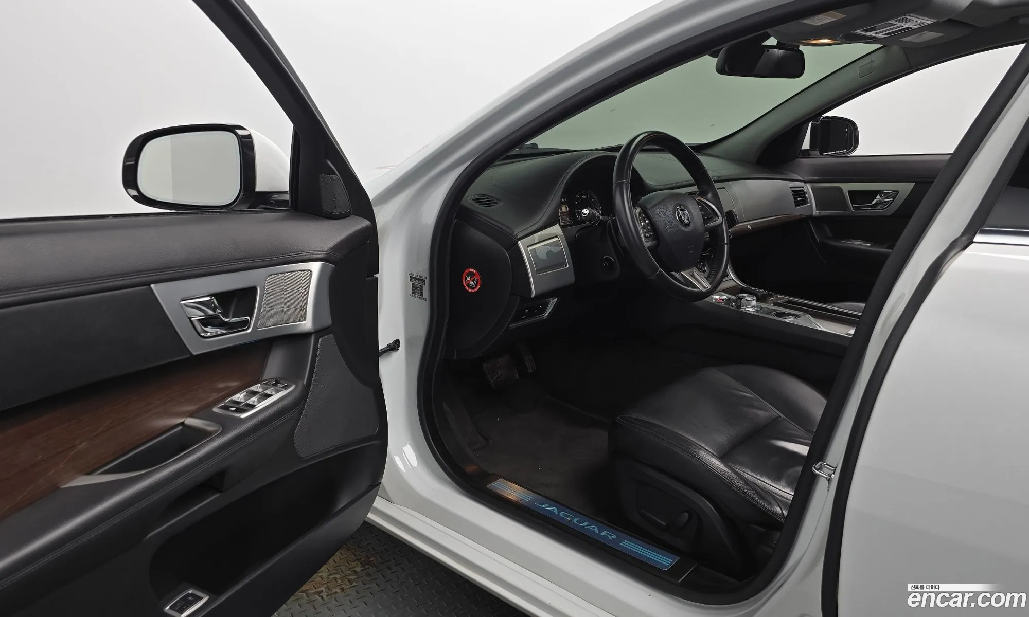 Jaguar XF 2014 — 23