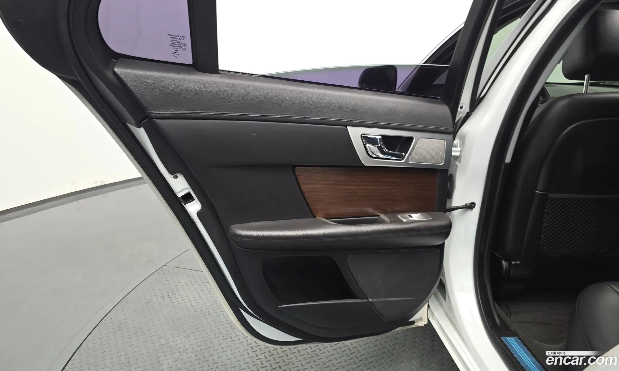Jaguar XF 2014 — 30
