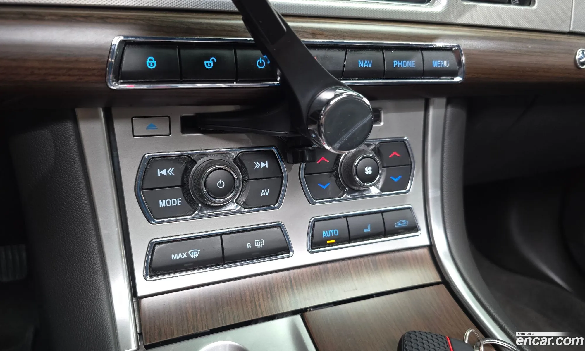 Jaguar XF 2014 — 17