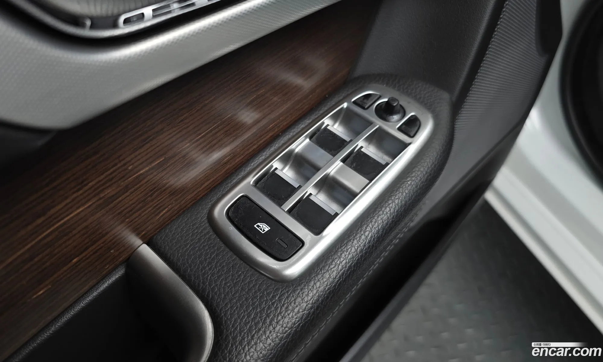 Jaguar XF 2014 — 32