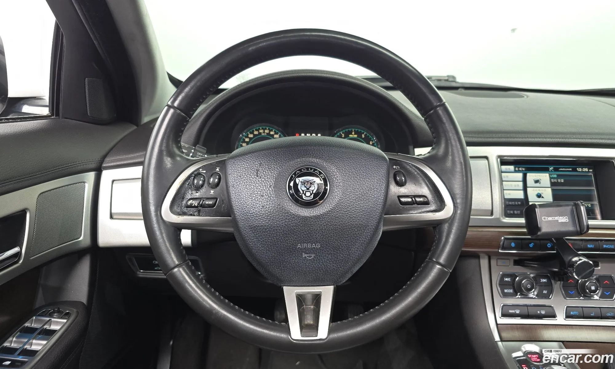 Jaguar XF 2014 — 22