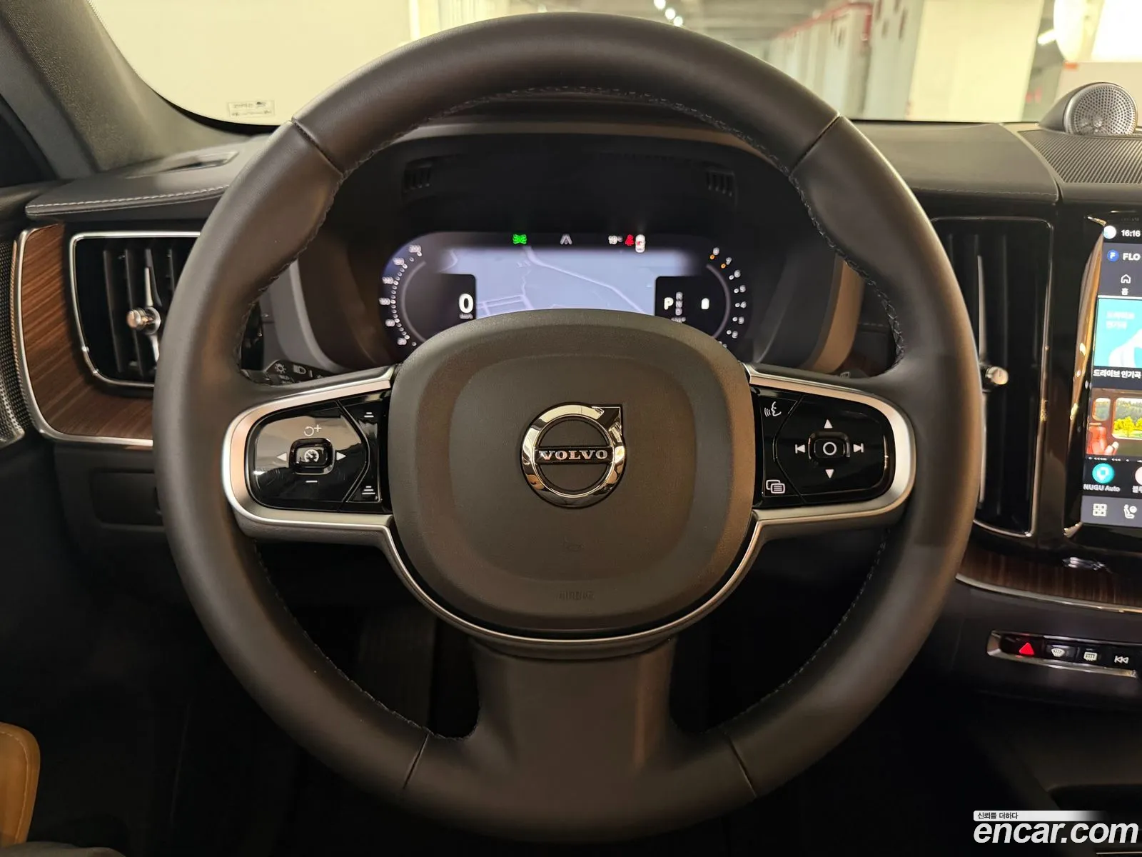 Volvo XC60 2024 — 3