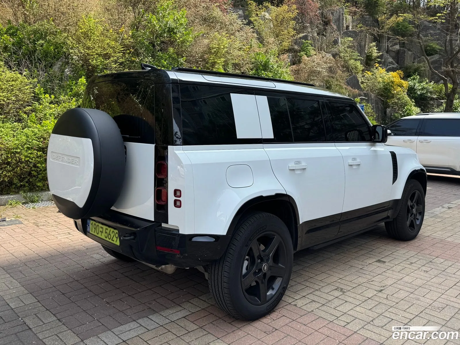 Land Rover Defender 2025 — 16