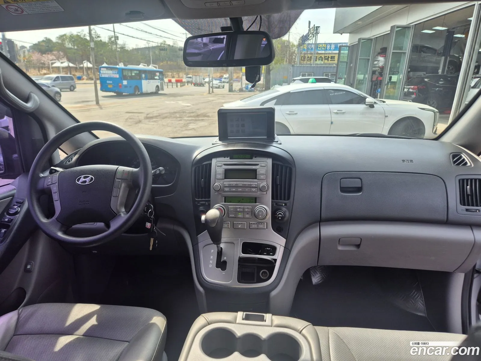 Hyundai Grand Starex 2012 — 18