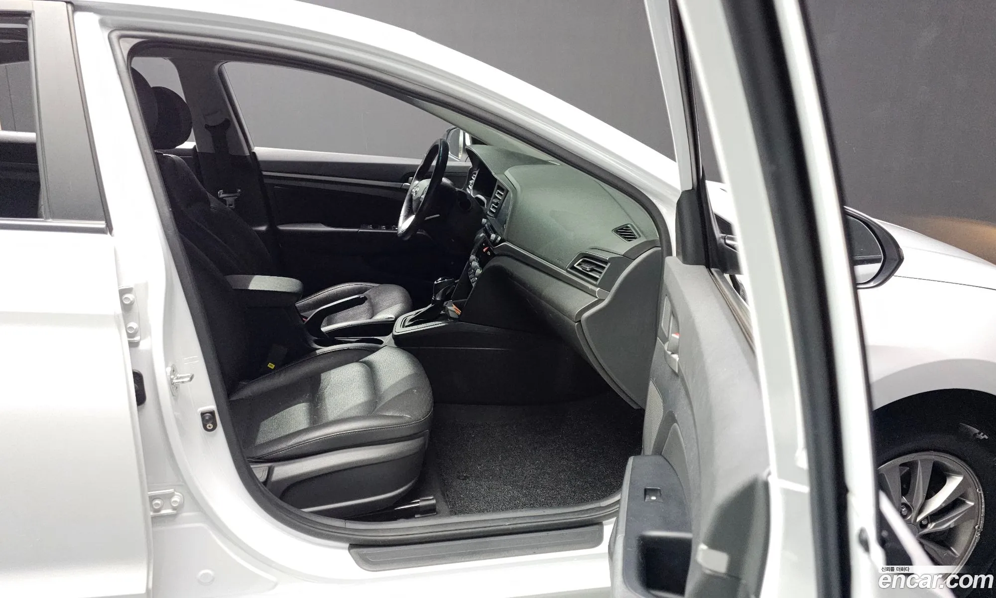 Hyundai Elantra AD 2019 — 14