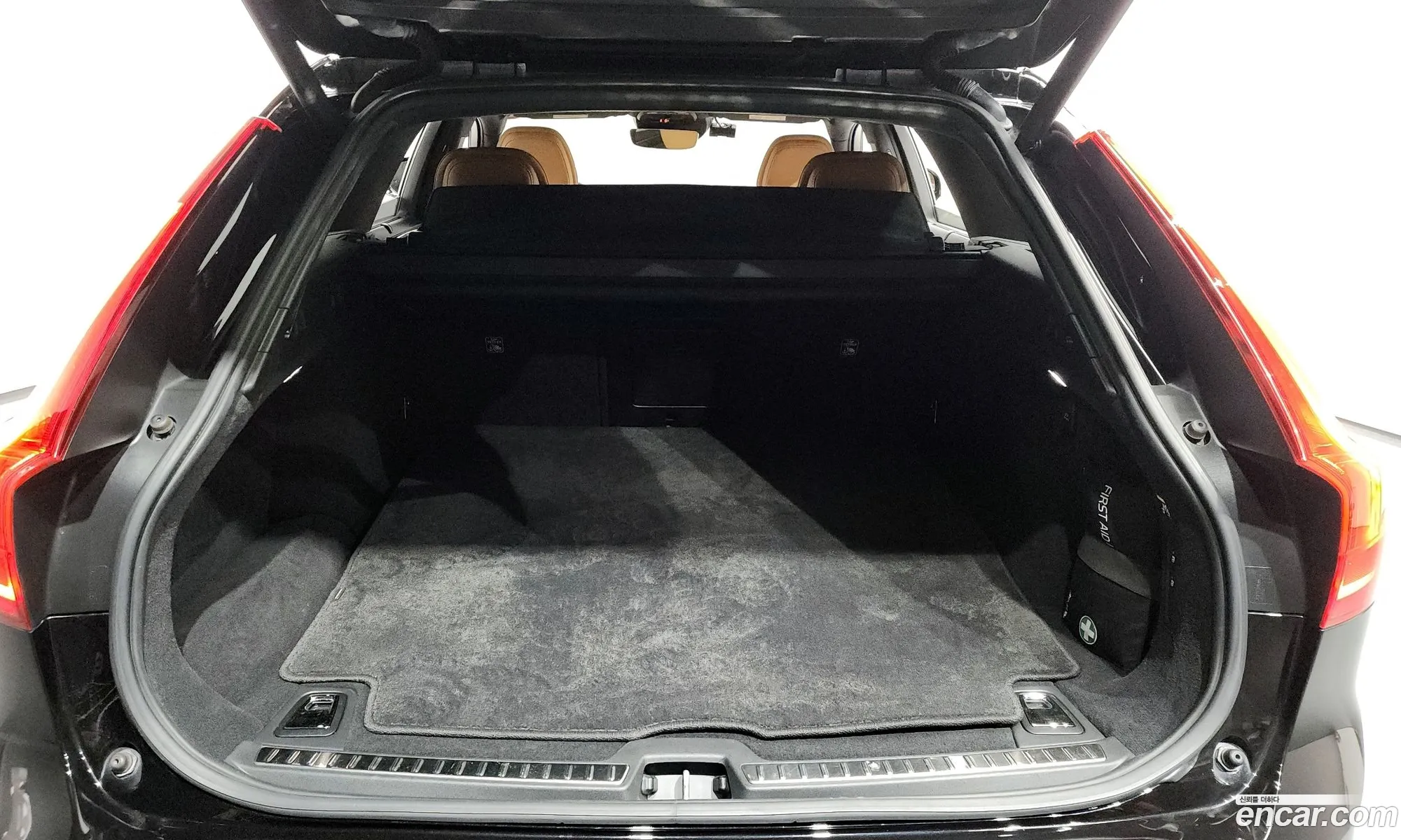 Volvo V90 Cross Country 2018 — 18