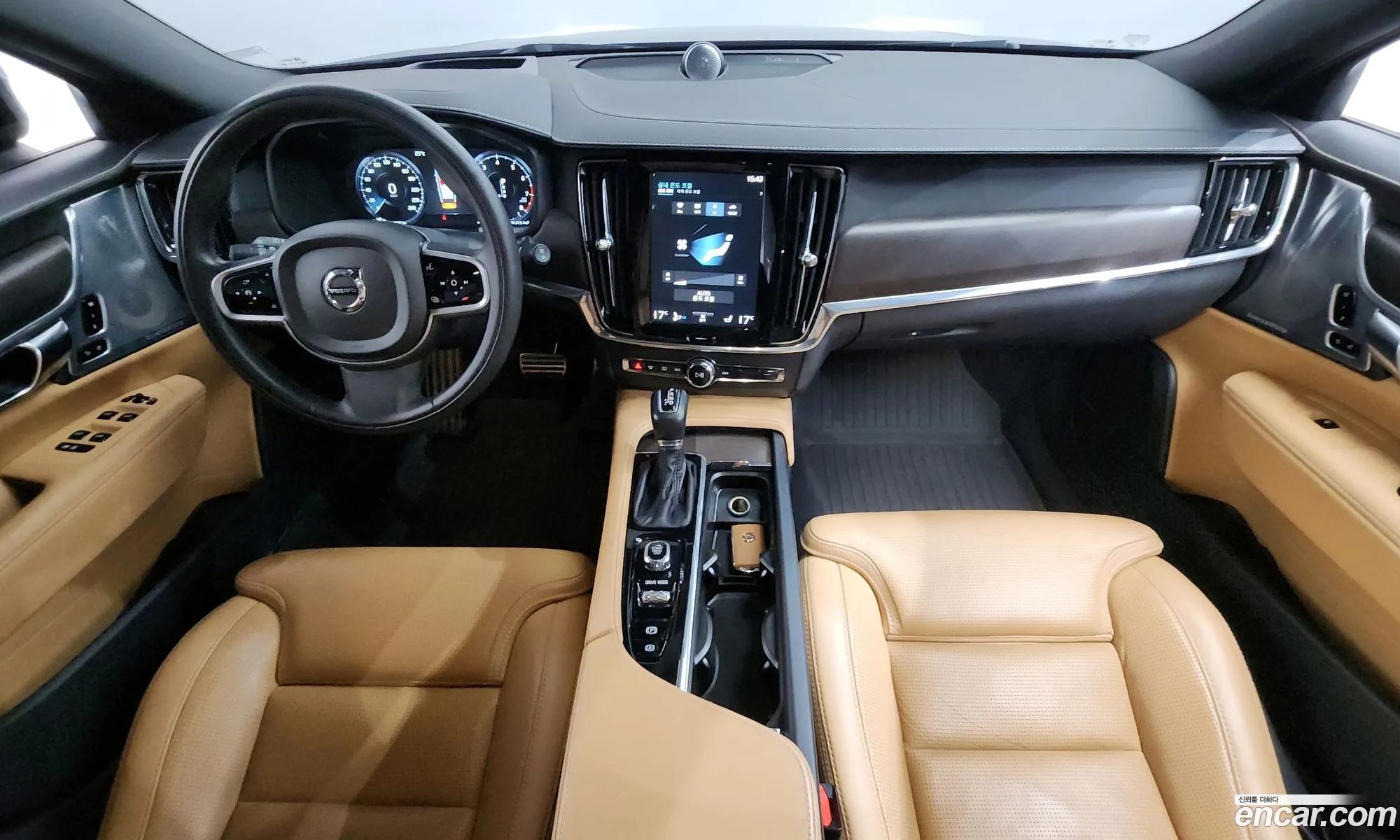 Volvo V90 Cross Country 2018 — 26