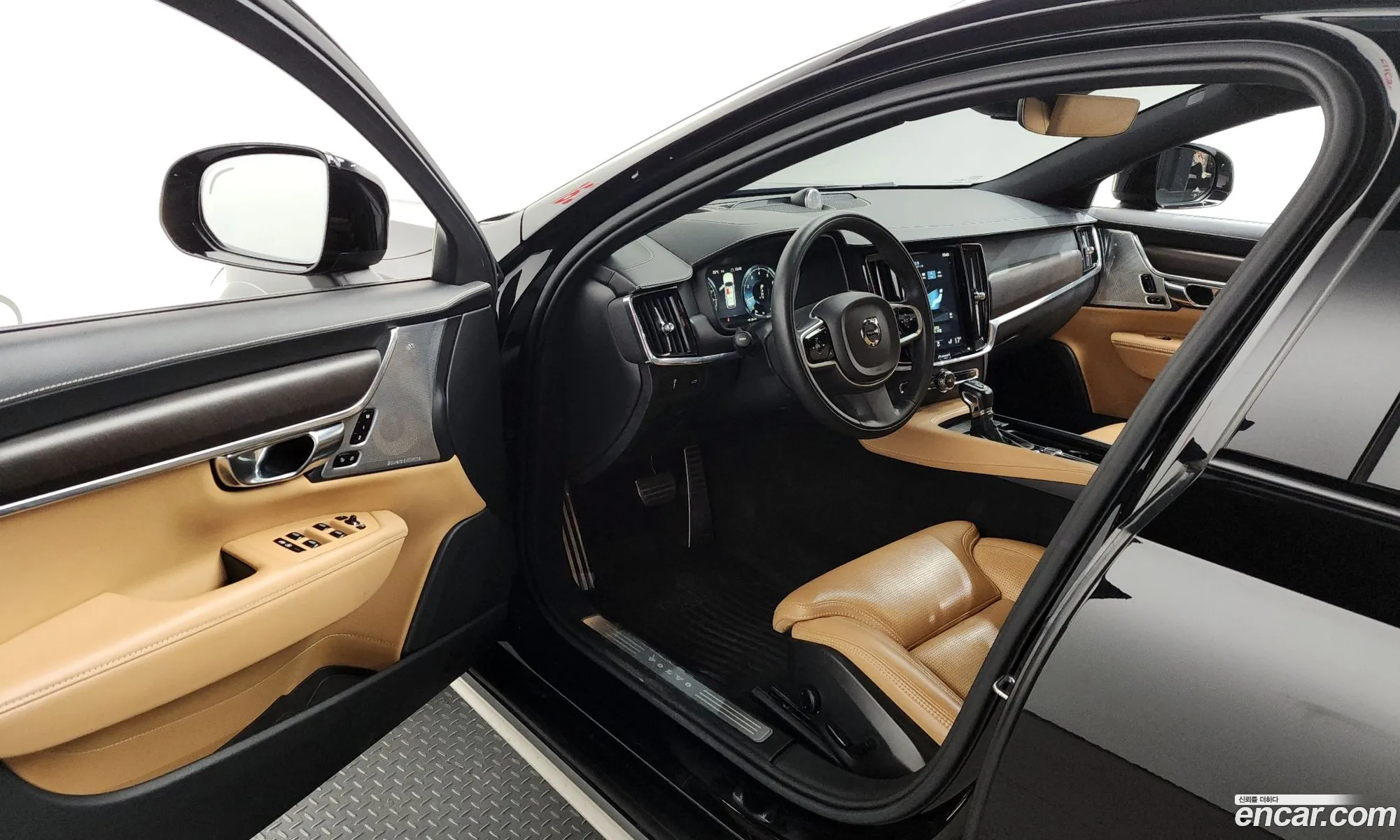 Volvo V90 Cross Country 2018 — 24