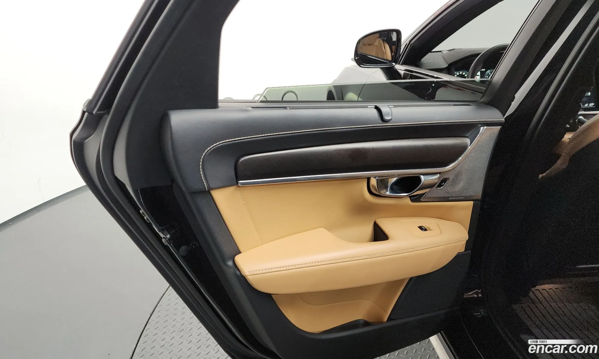 Volvo V90 Cross Country 2018 — 31