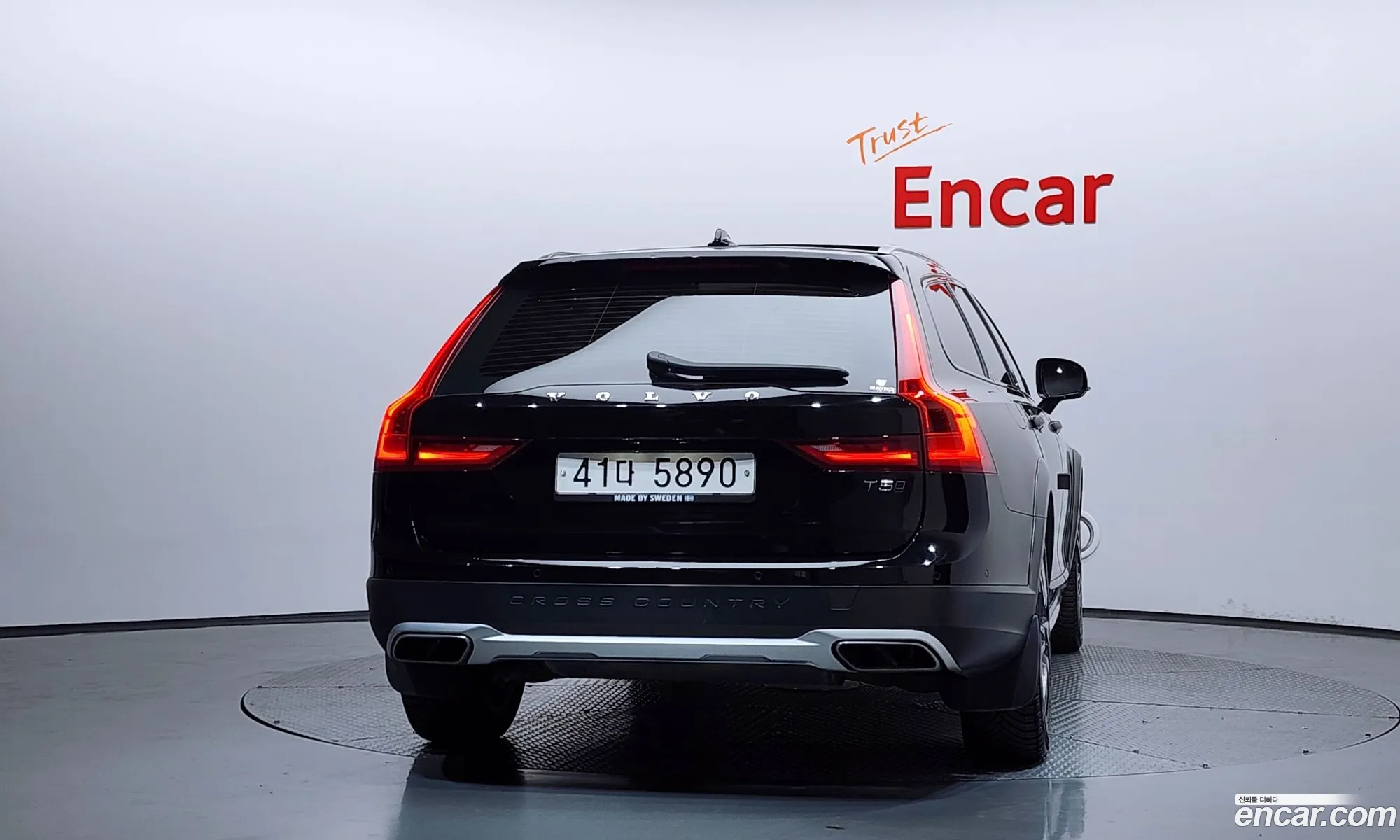 Volvo V90 Cross Country 2018 — 28