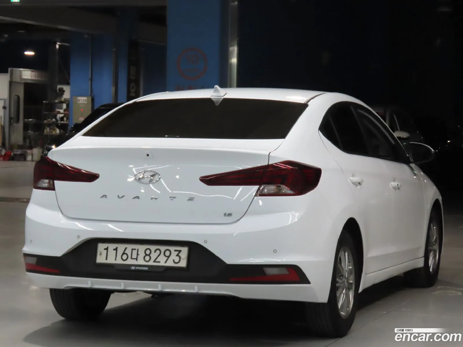 Hyundai Elantra AD 2020 — 12