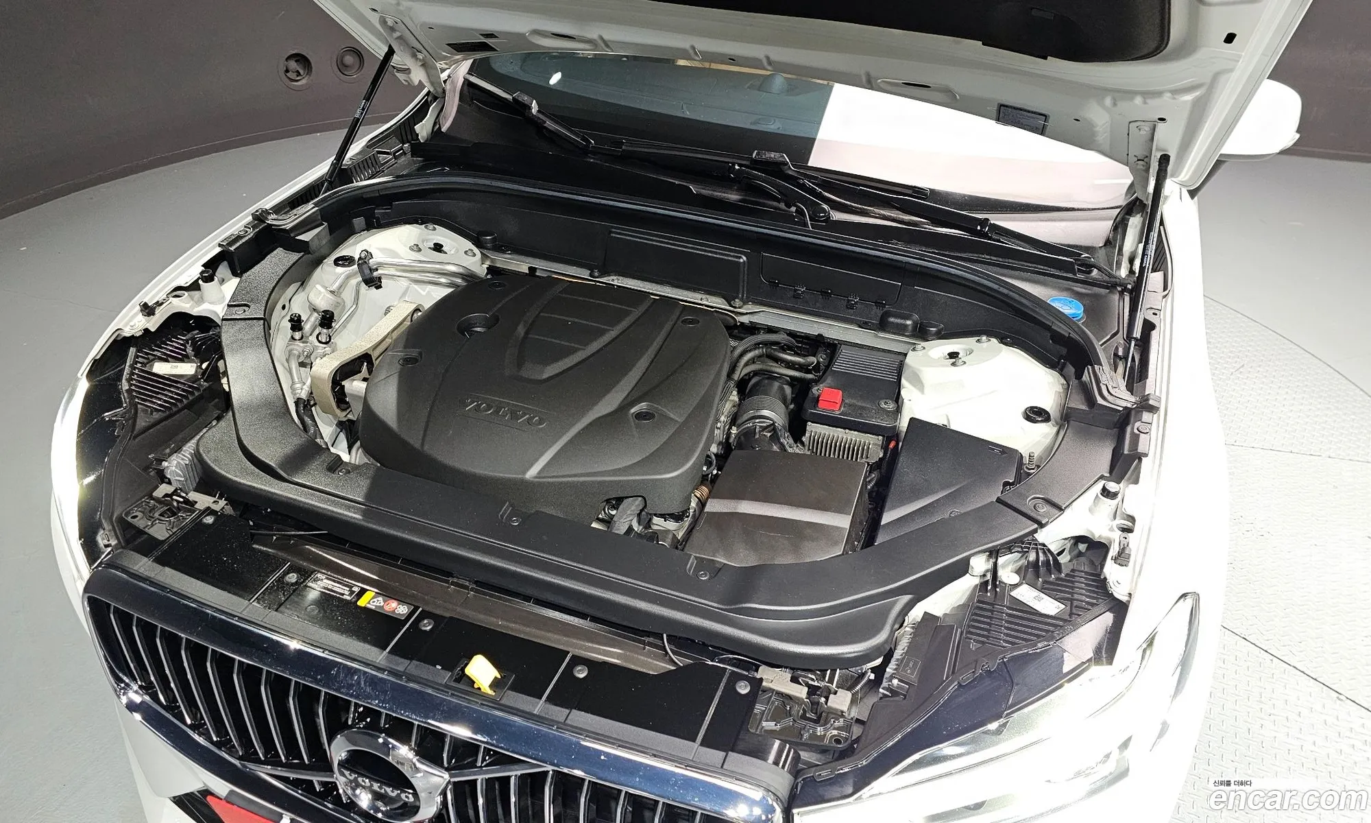 Volvo XC60 2017 YV1UZA8ACJ1014235 — 2