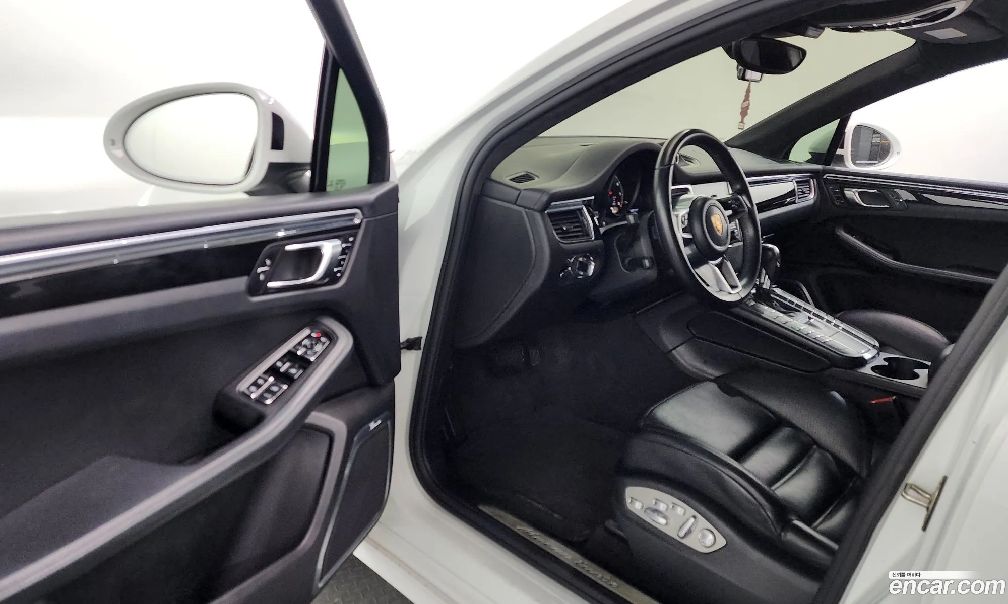 Porsche Macan 2016 WP1AF295XHLB90279 — 3