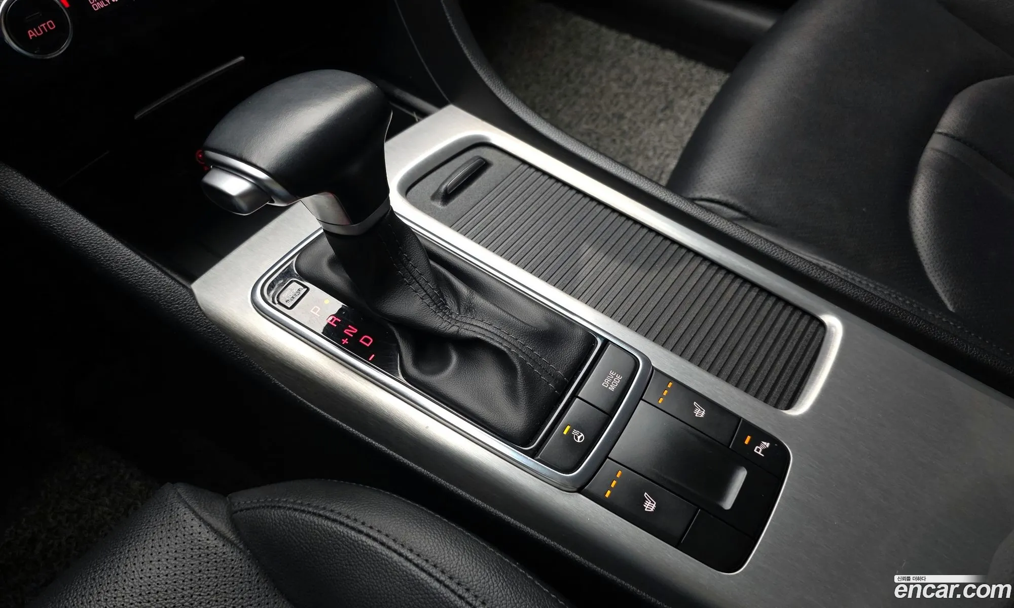 Kia K5 Hybrid 2016 — 11