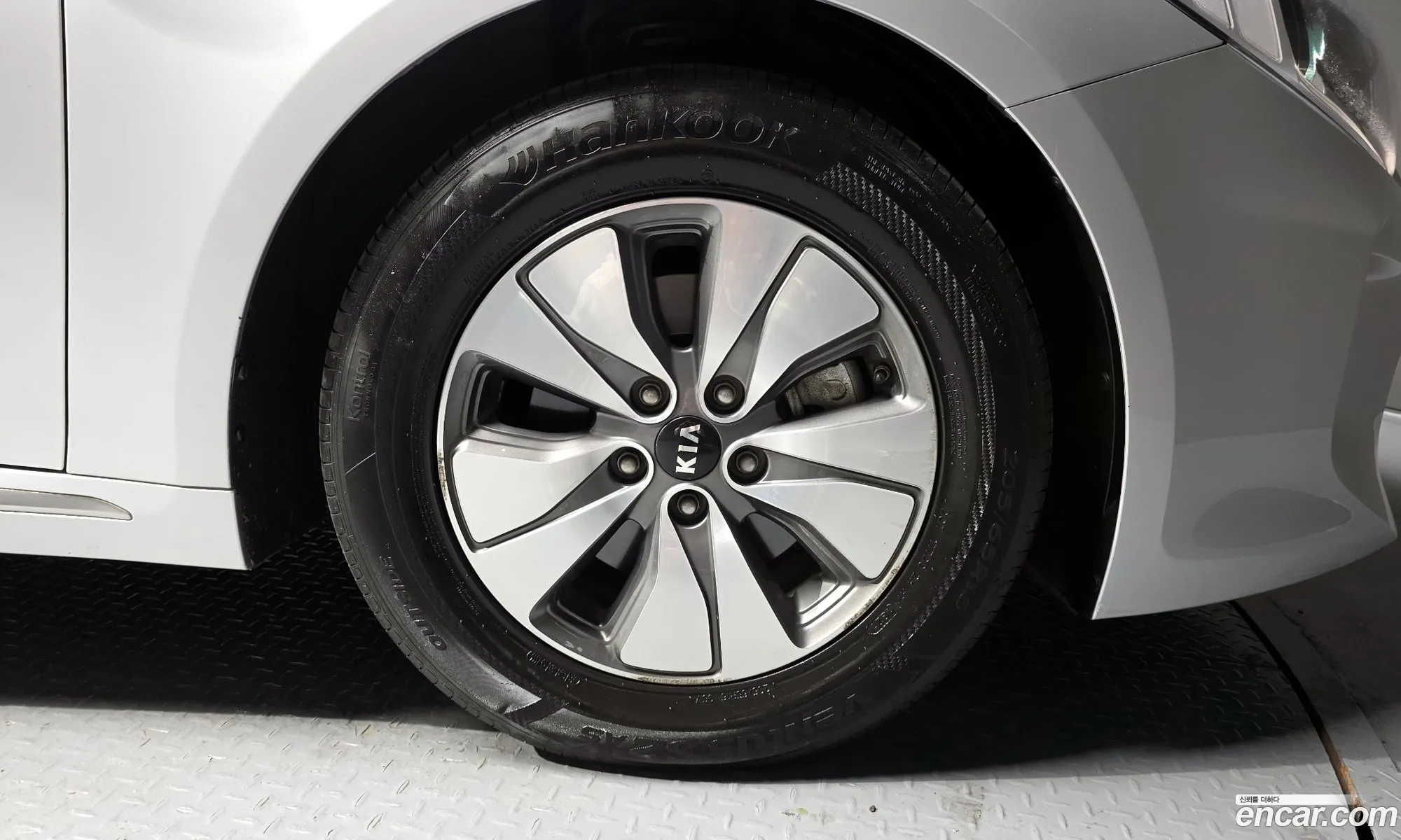 Kia K5 Hybrid 2016 — 28