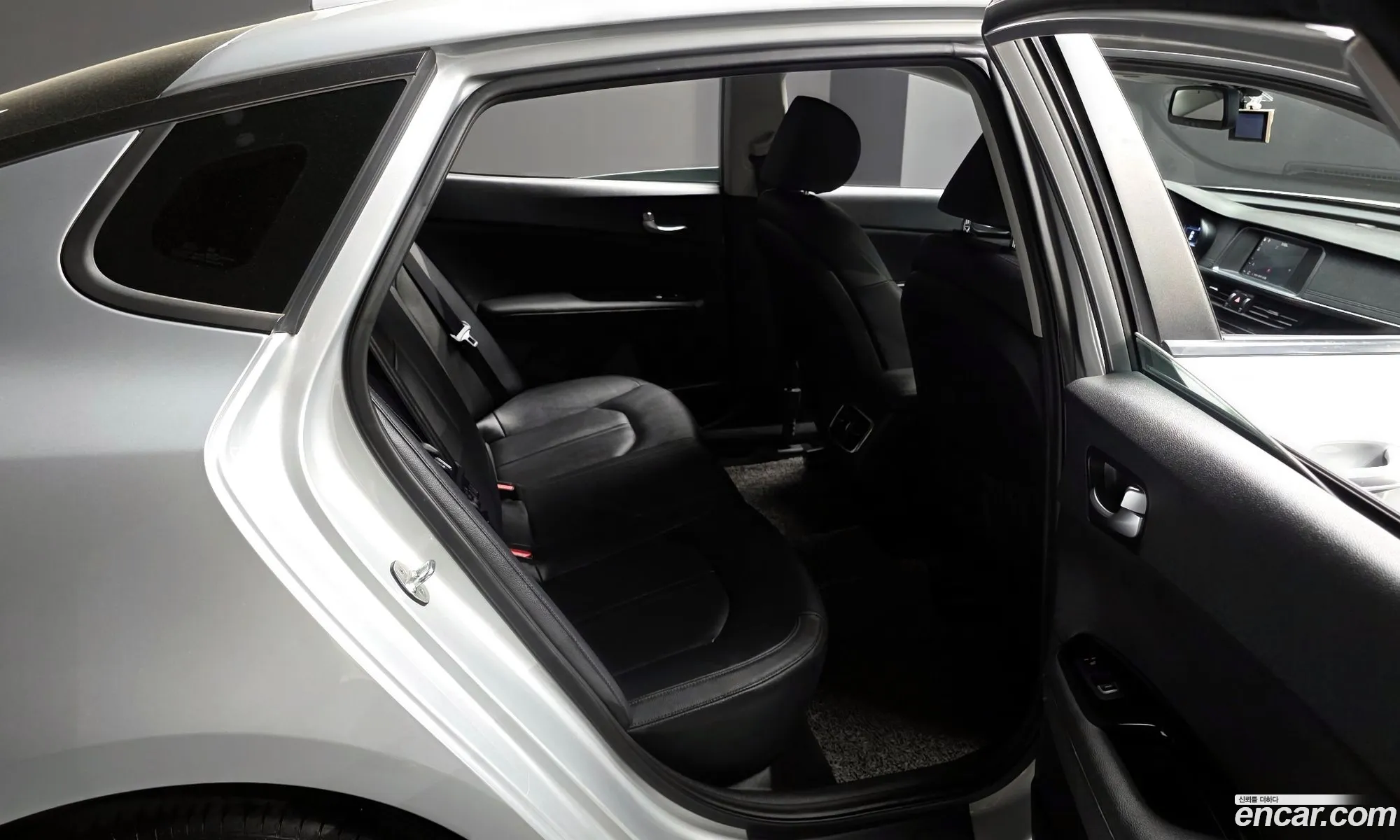 Kia K5 Hybrid 2016 — 2