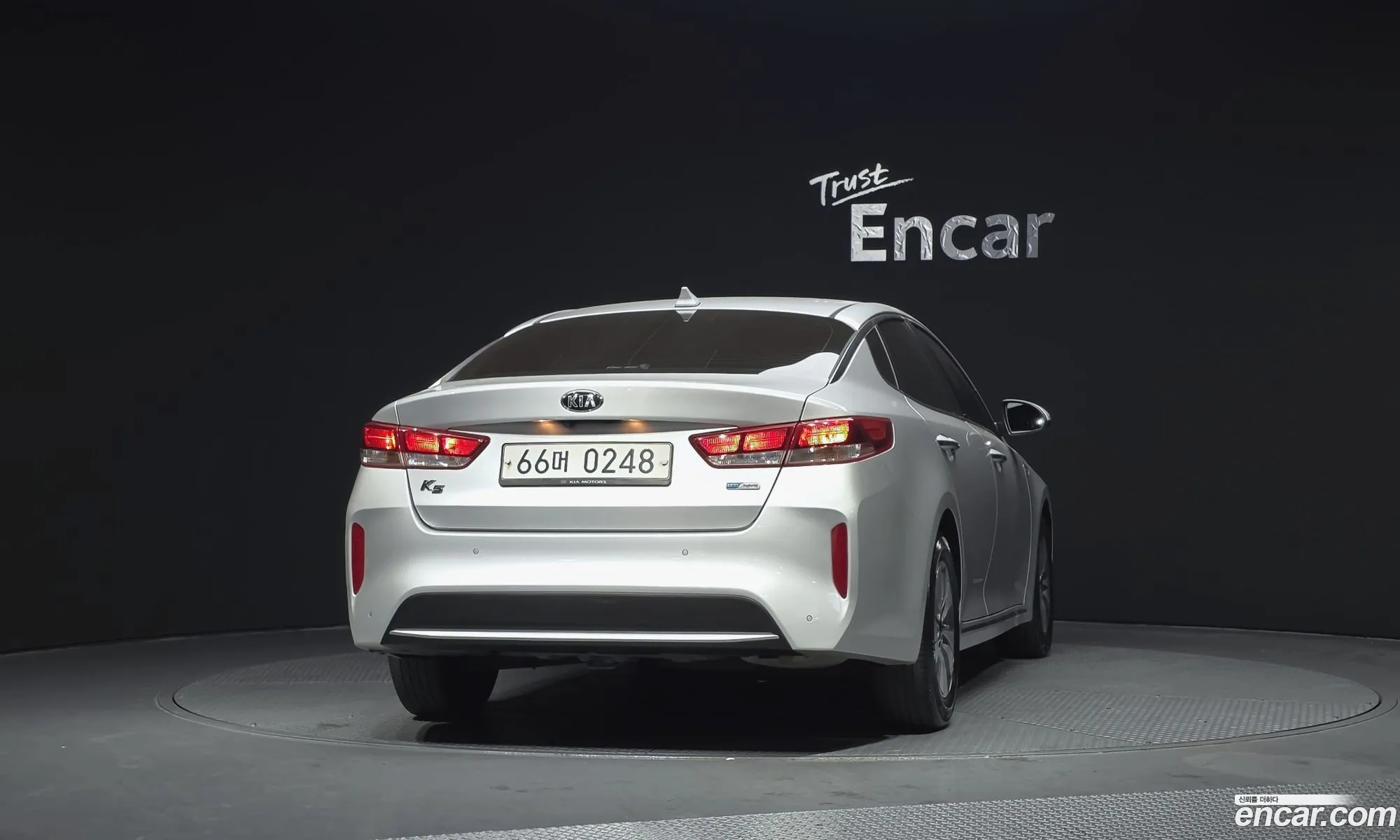 Kia K5 Hybrid 2016 — 17