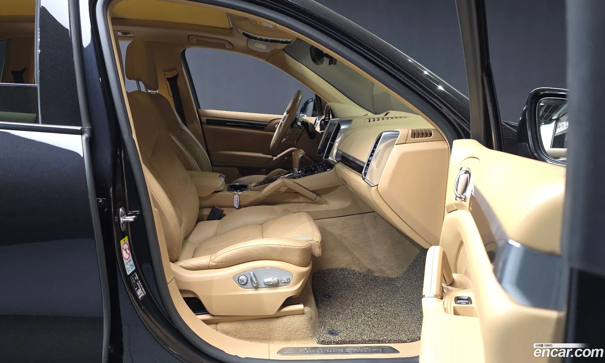 Porsche Cayenne 2017 WP1AF2921HLA29809 — 2