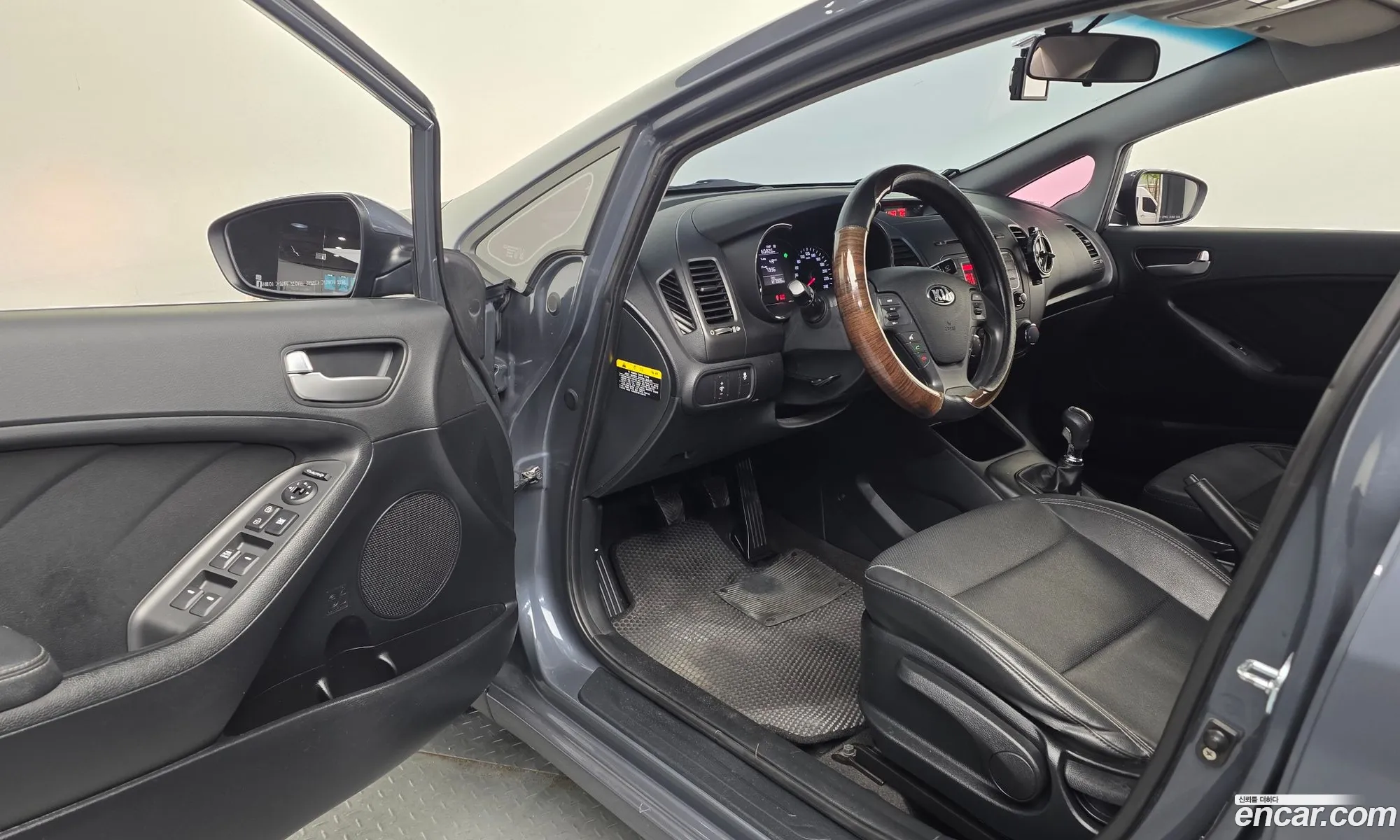 Kia K3 2015 — 16