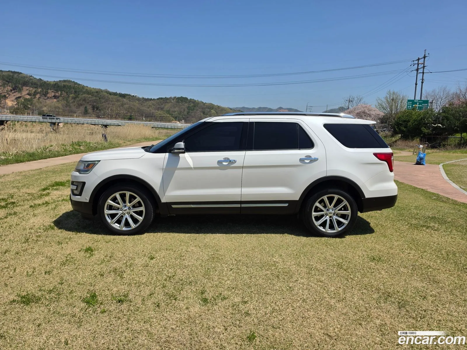 Ford Explorer 2017 — 18