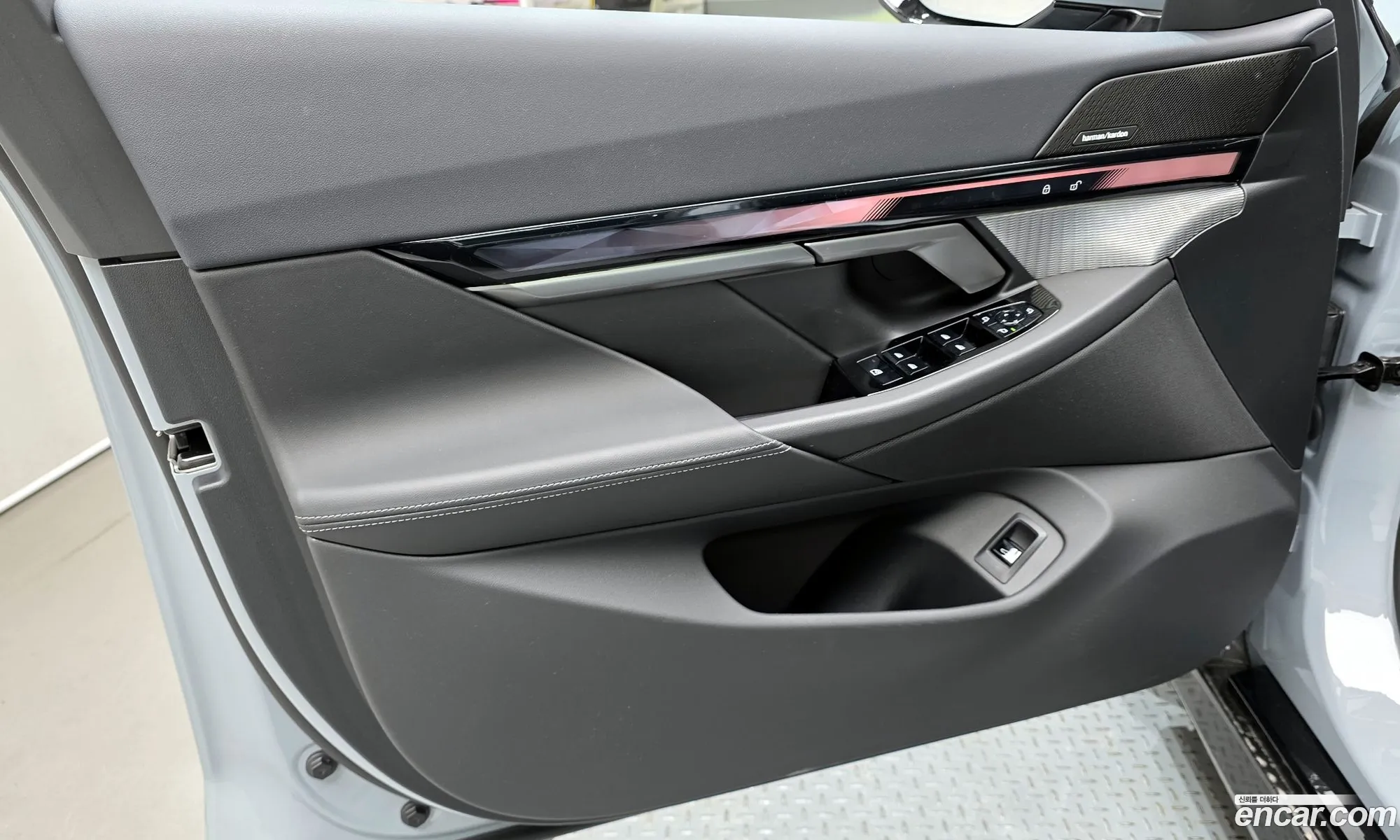 BMW 5 Series 2025 — 27