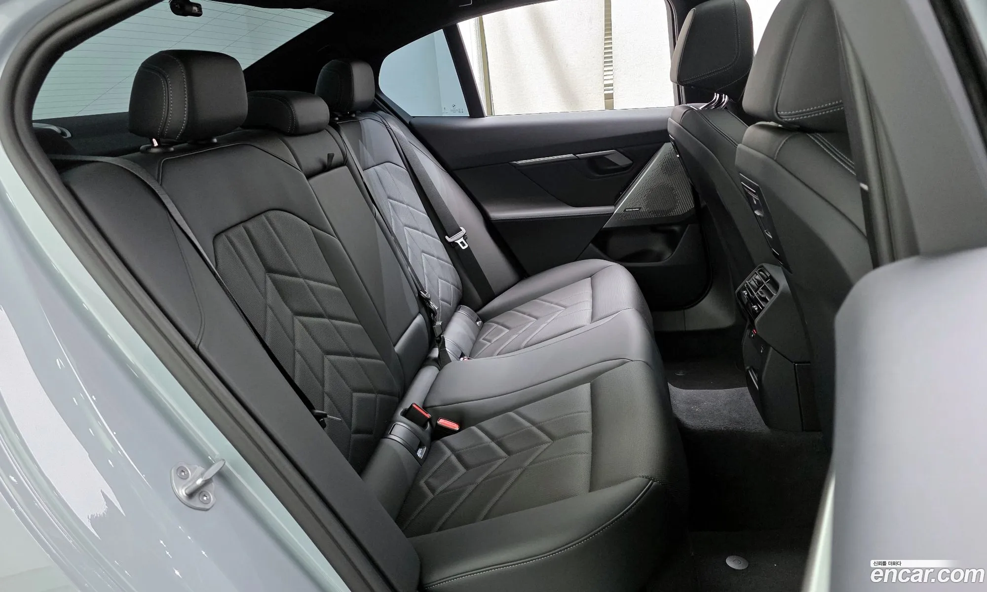BMW 5 Series 2025 — 17