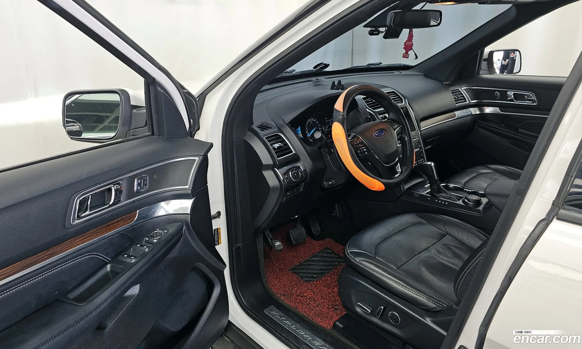 Ford Explorer 2017 1FM5K8FH4HGD32422 — 26