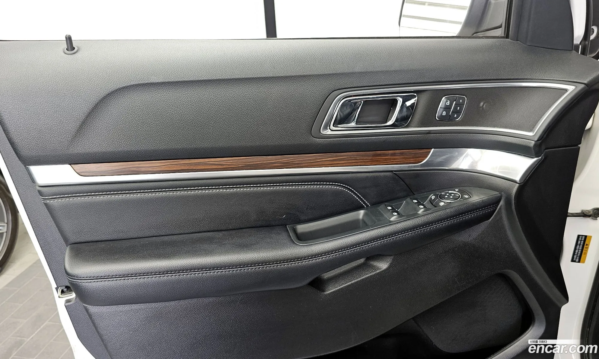 Ford Explorer 2017 1FM5K8FH4HGD32422 — 12