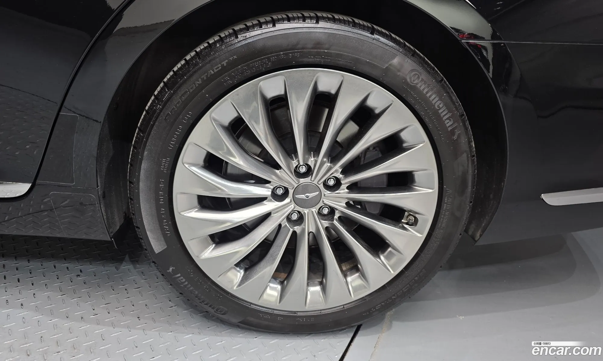 Genesis EQ900 2016 — 3