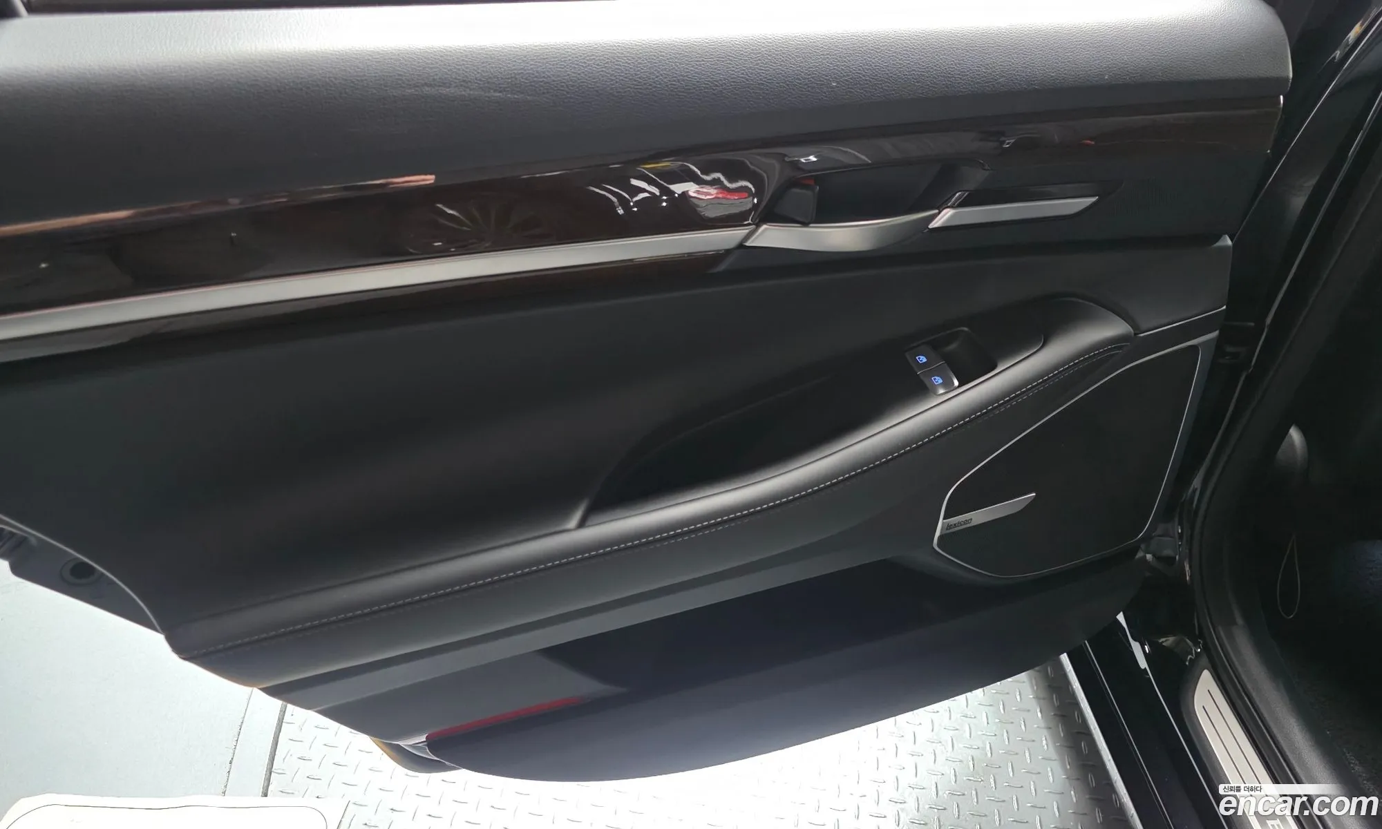 Genesis EQ900 2016 — 4