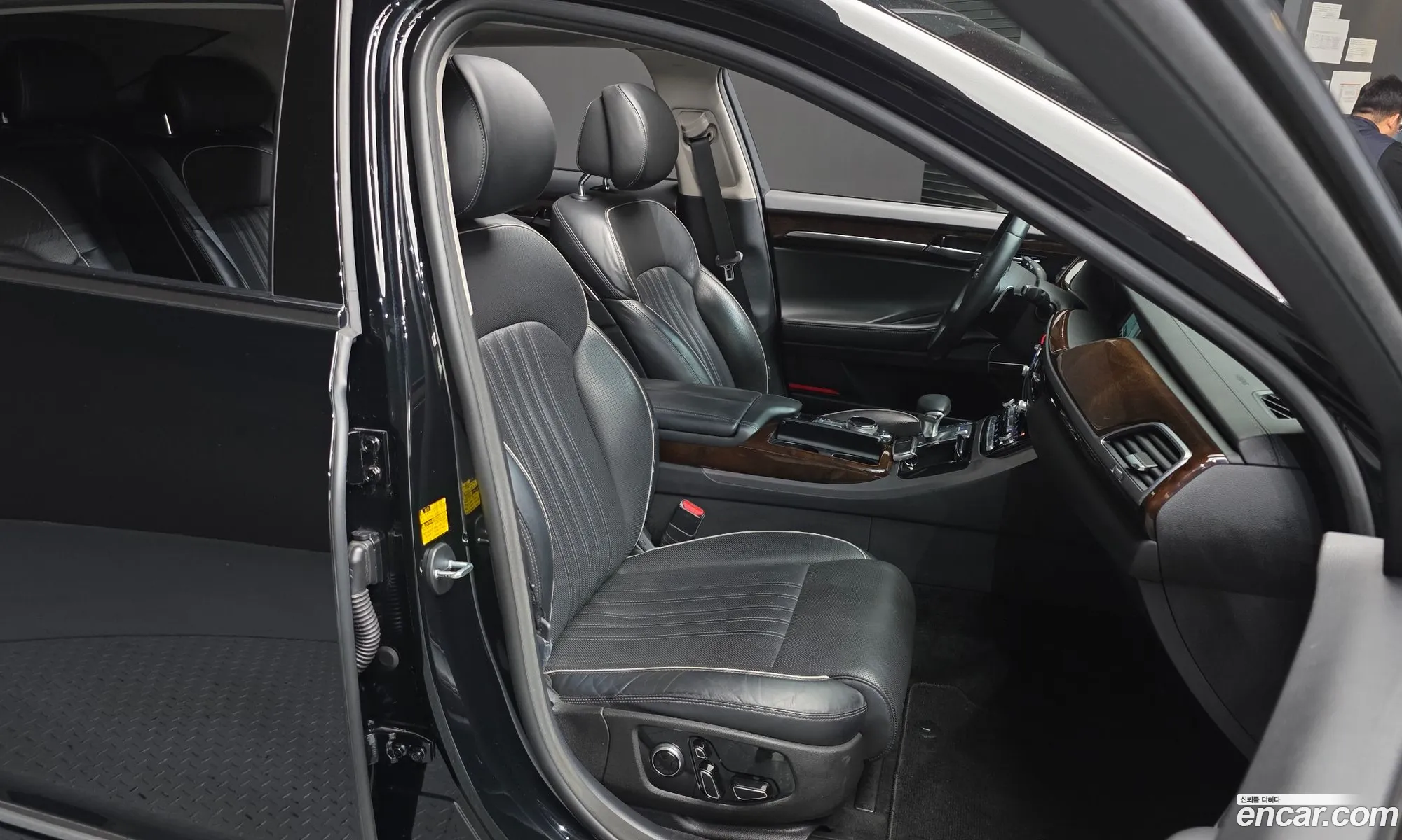 Genesis EQ900 2016 — 35