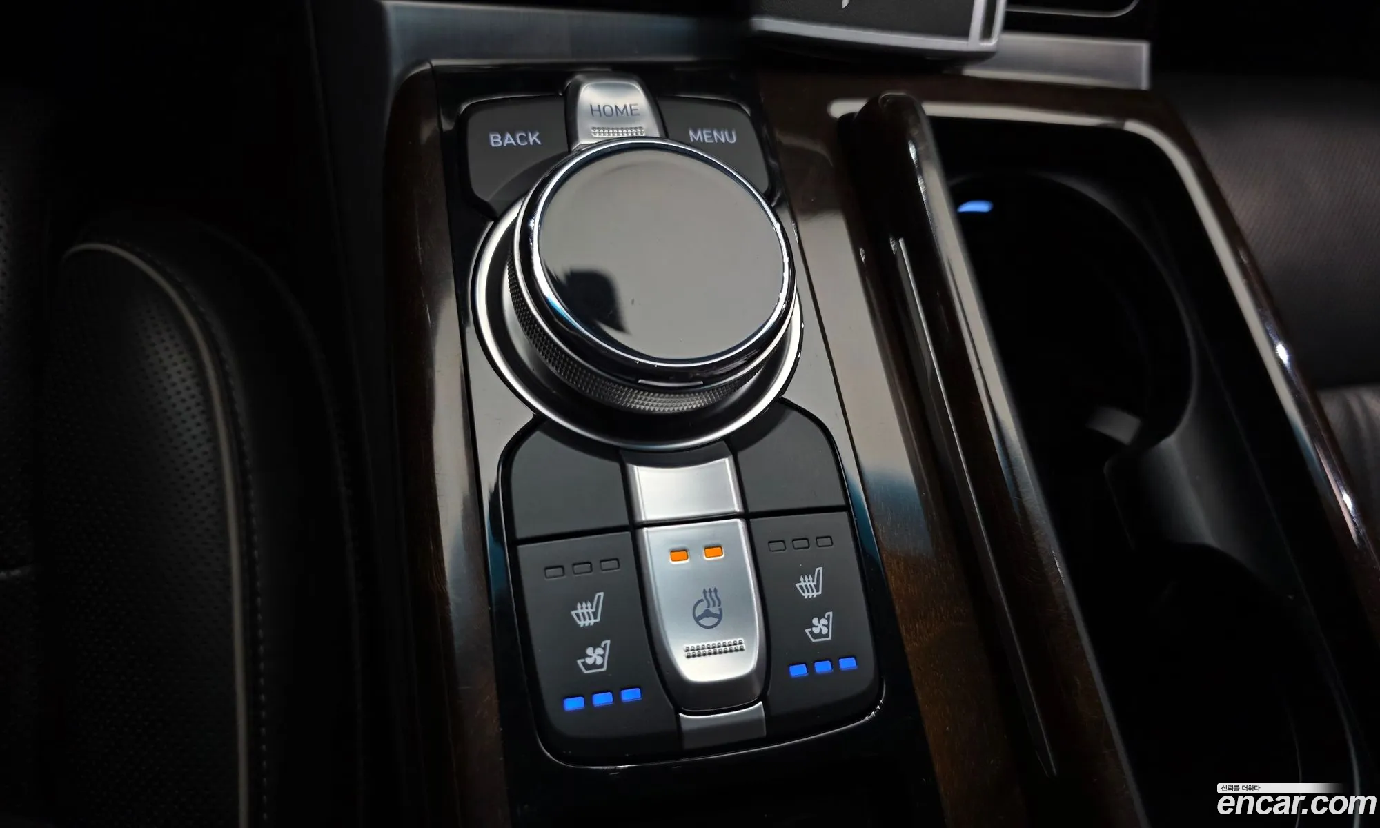 Genesis EQ900 2016 — 38
