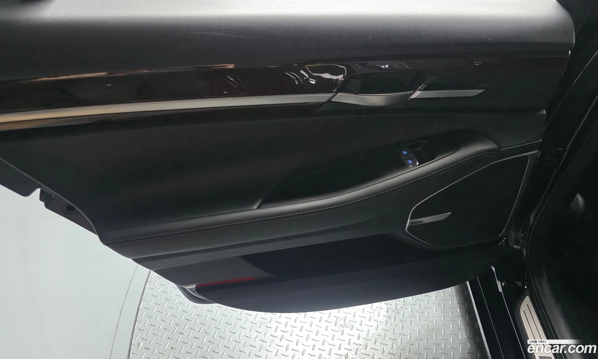 Genesis EQ900 2016 — 30